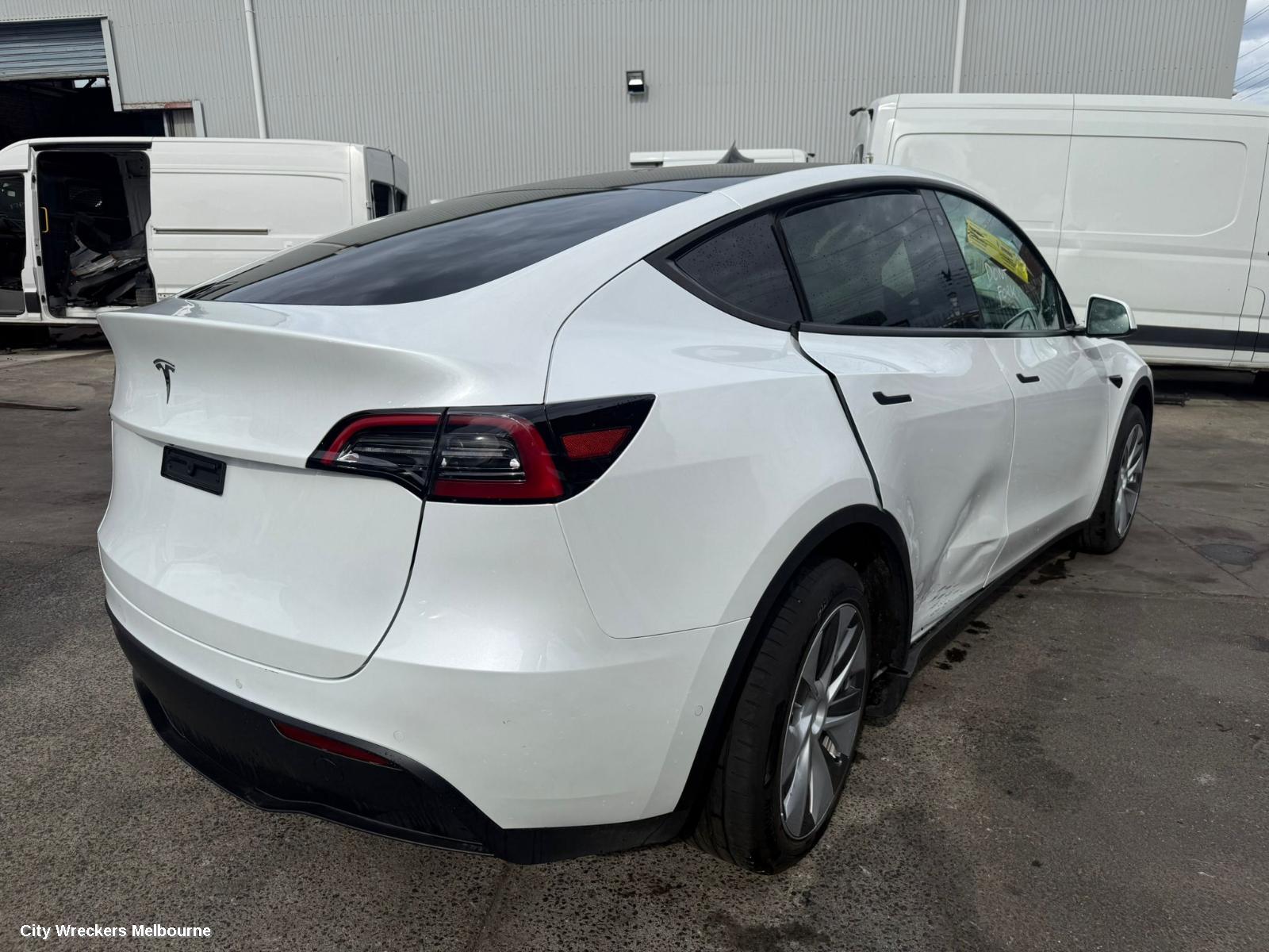 TESLA MODEL Y CONSOLE, 1ST GEN, 03/2022 ONWARDS