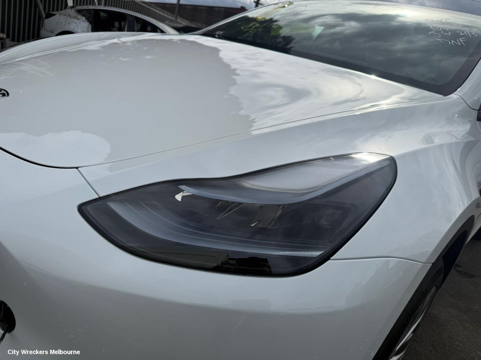 TESLA MODEL Y CONSOLE, 1ST GEN, 03/2022 ONWARDS