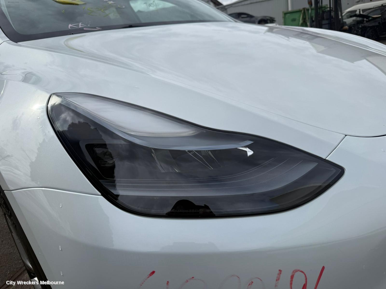 TESLA MODEL Y CONSOLE, 1ST GEN, 03/2022 ONWARDS