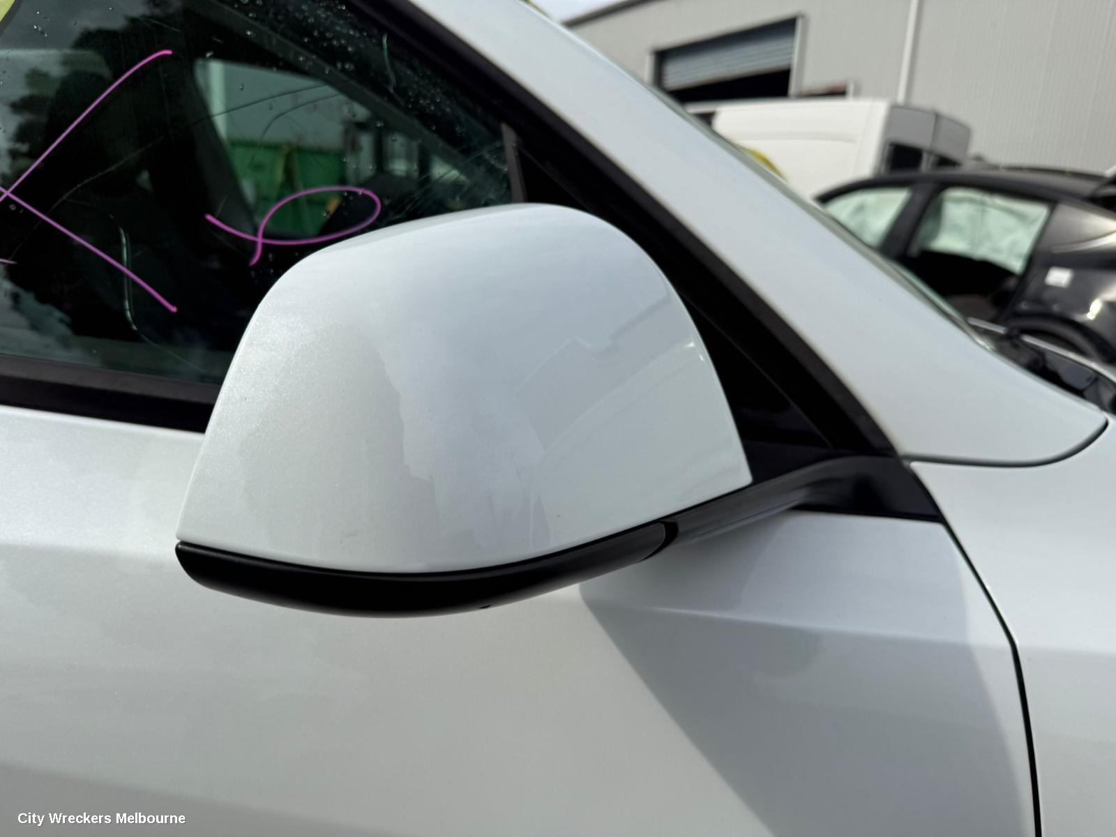 TESLA MODEL Y CONSOLE, 1ST GEN, 03/2022 ONWARDS
