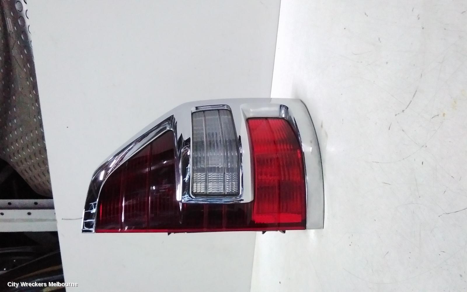 MITSUBISHI PAJERO RIGHT TAILLIGHT, NP, IN BODY, 11/2002 - 10/2006