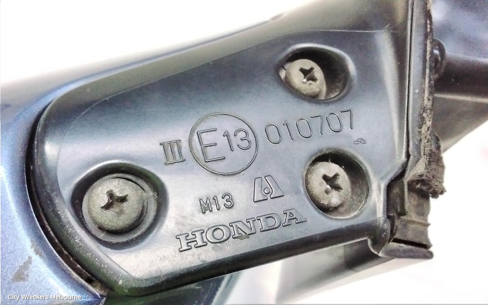 HONDA CRV RIGHT DOOR MIRROR, RD7, POWER, COLOUR CODED, 12/2001 - 02/2007