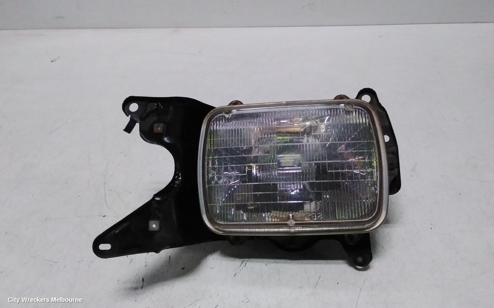 TOYOTA HIACE RIGHT HEADLAMP, LH/RZH10#, 11/1989 - 09/1998