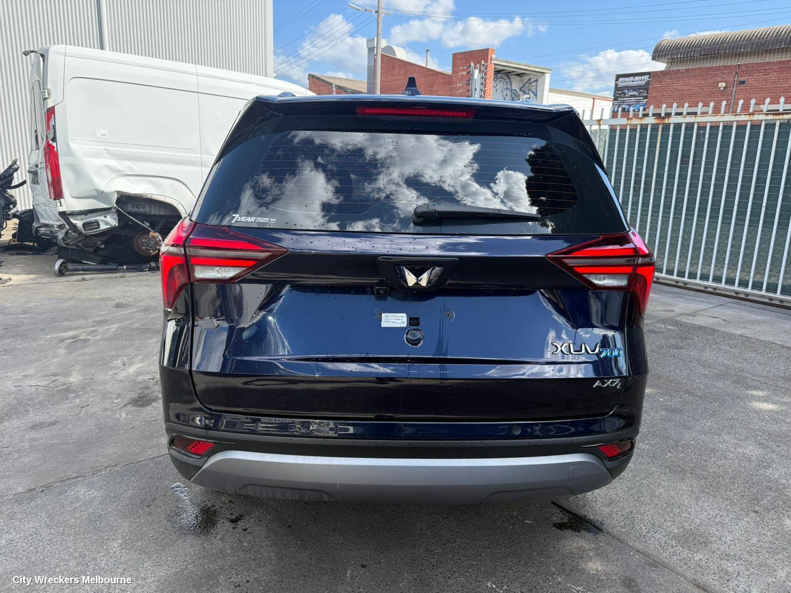 MAHINDRA XUV700 HEADREST, W601, 01/2023 ONWARDS