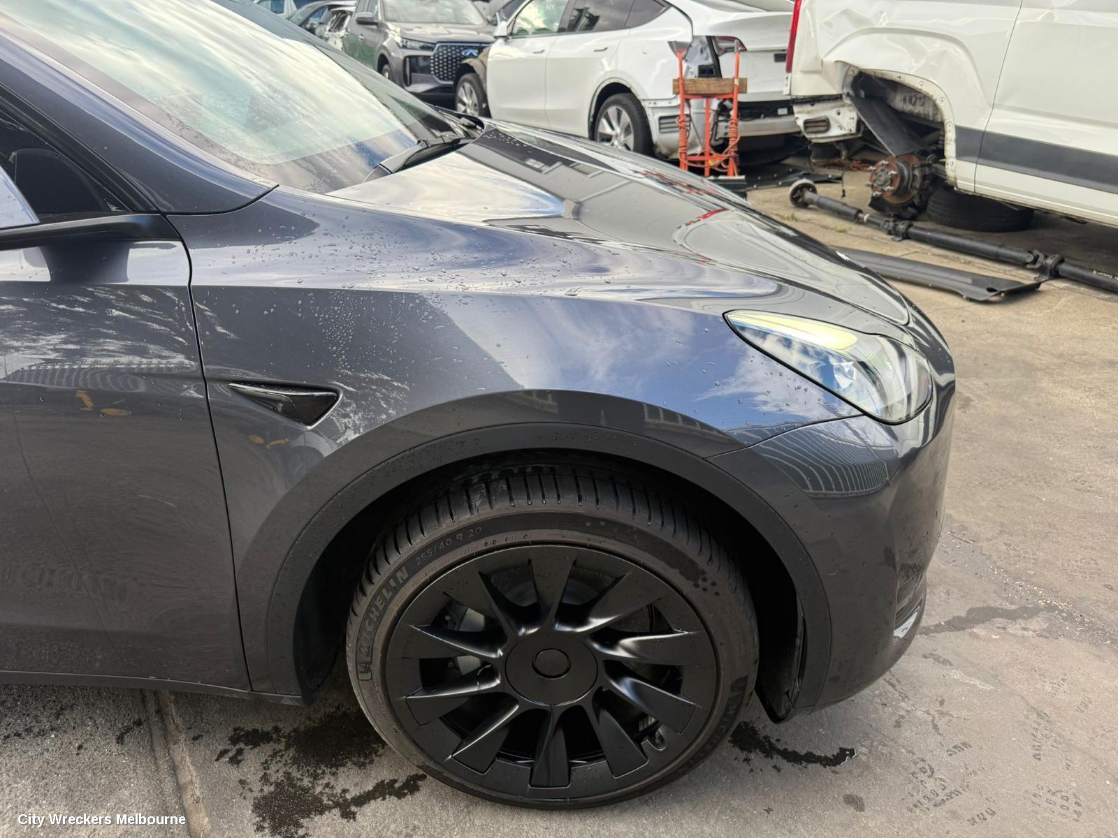 TESLA MODEL Y RIGHT FRONT DOOR WINDOW, 1ST GEN, 03/2022 ONWARDS