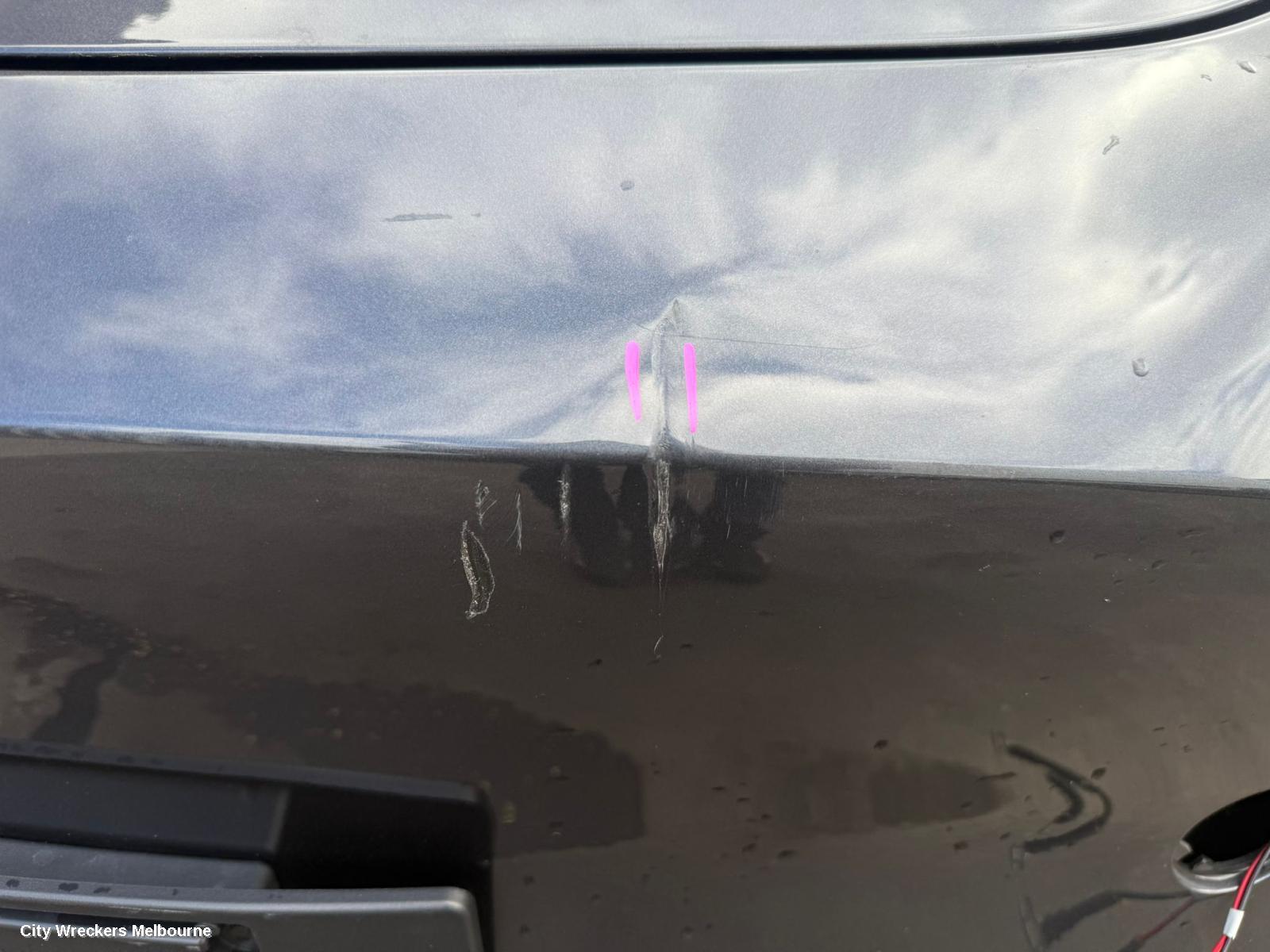 TESLA MODEL Y RIGHT FRONT DOOR WINDOW, 1ST GEN, 03/2022 ONWARDS