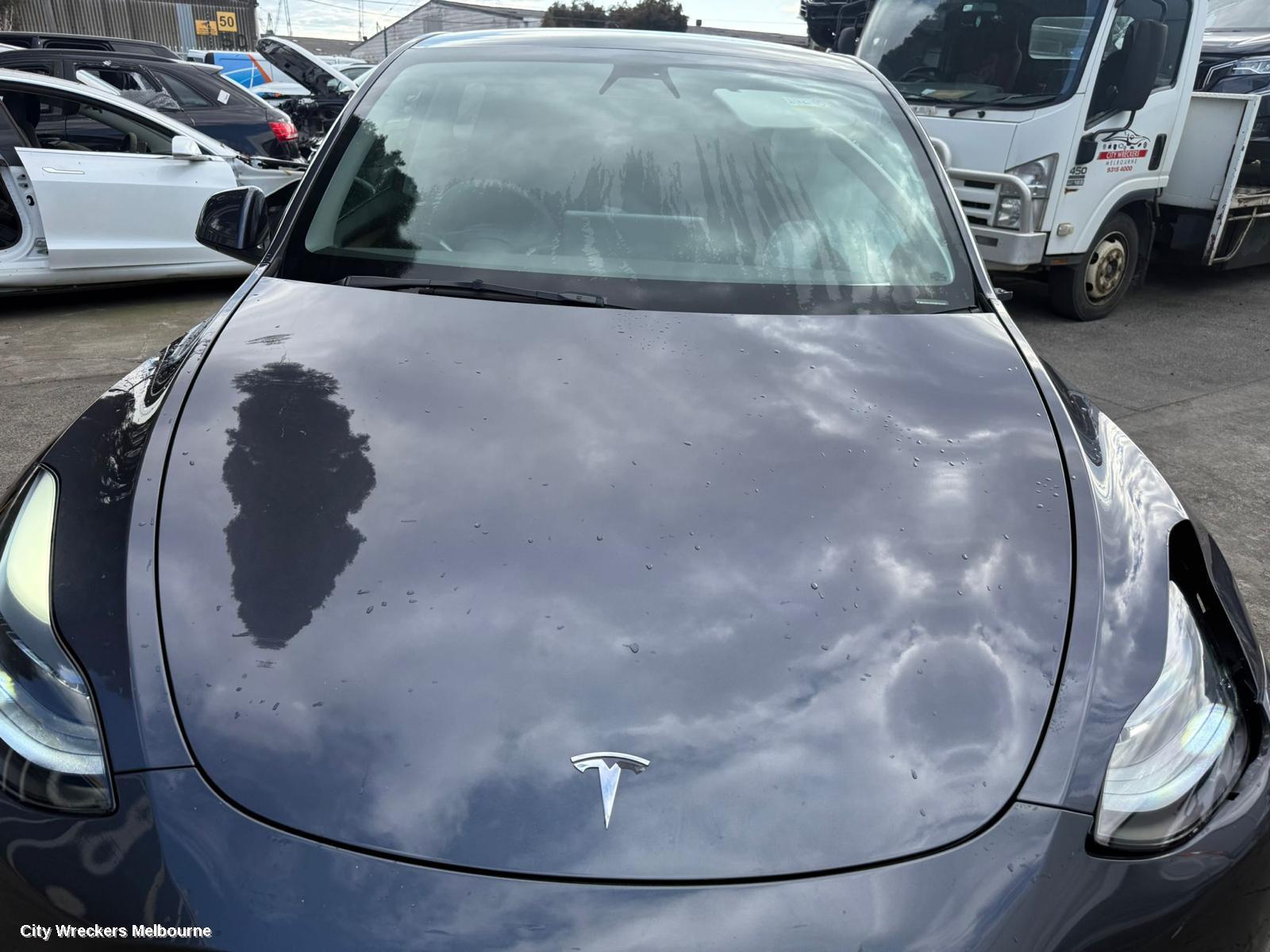 TESLA MODEL Y RIGHT FRONT DOOR WINDOW, 1ST GEN, 03/2022 ONWARDS
