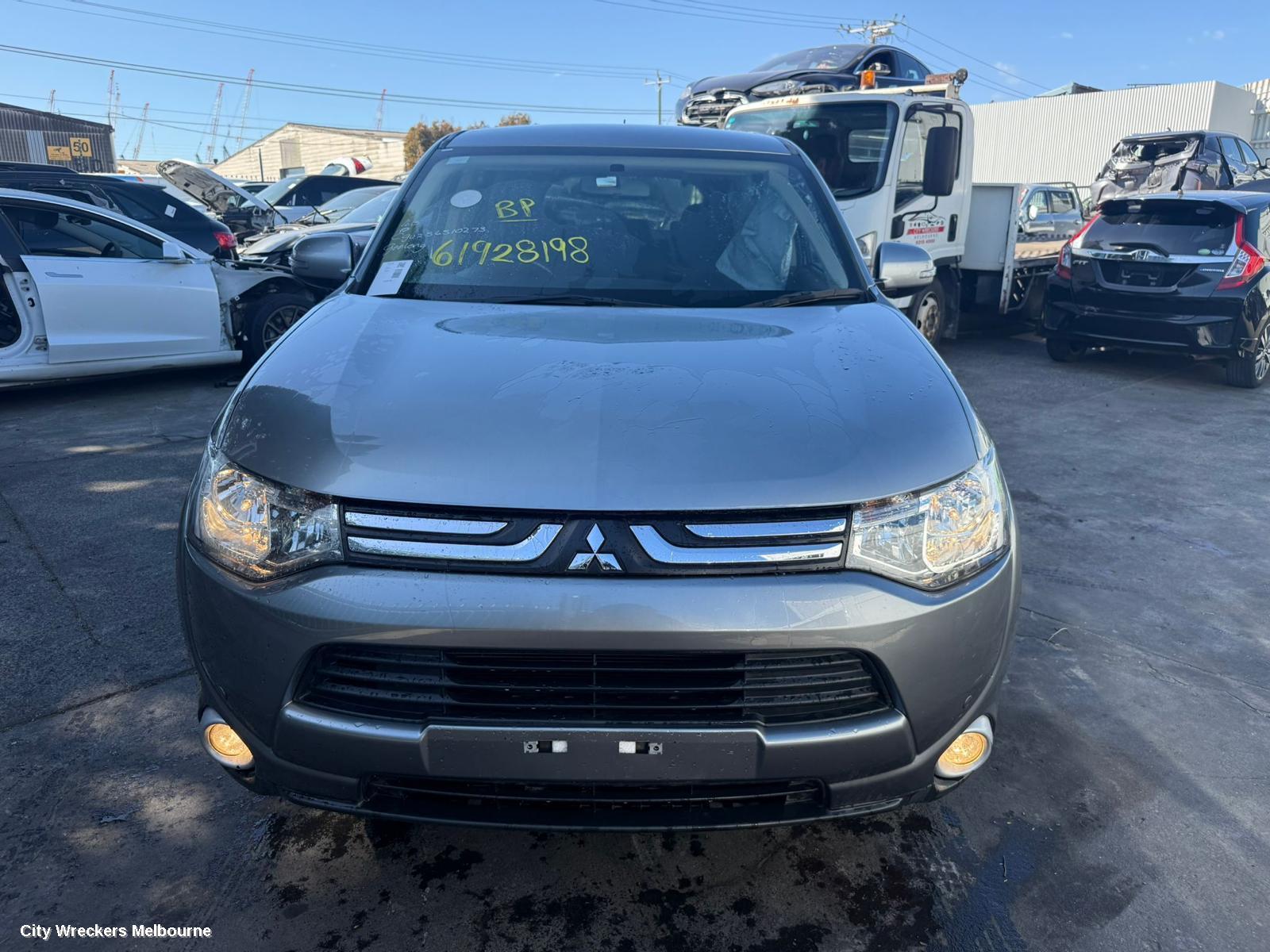 MITSUBISHI OUTLANDER CONSOLE, CONSOLE LID ONLY, ZJ-ZK, 10/2012 - 06/2017