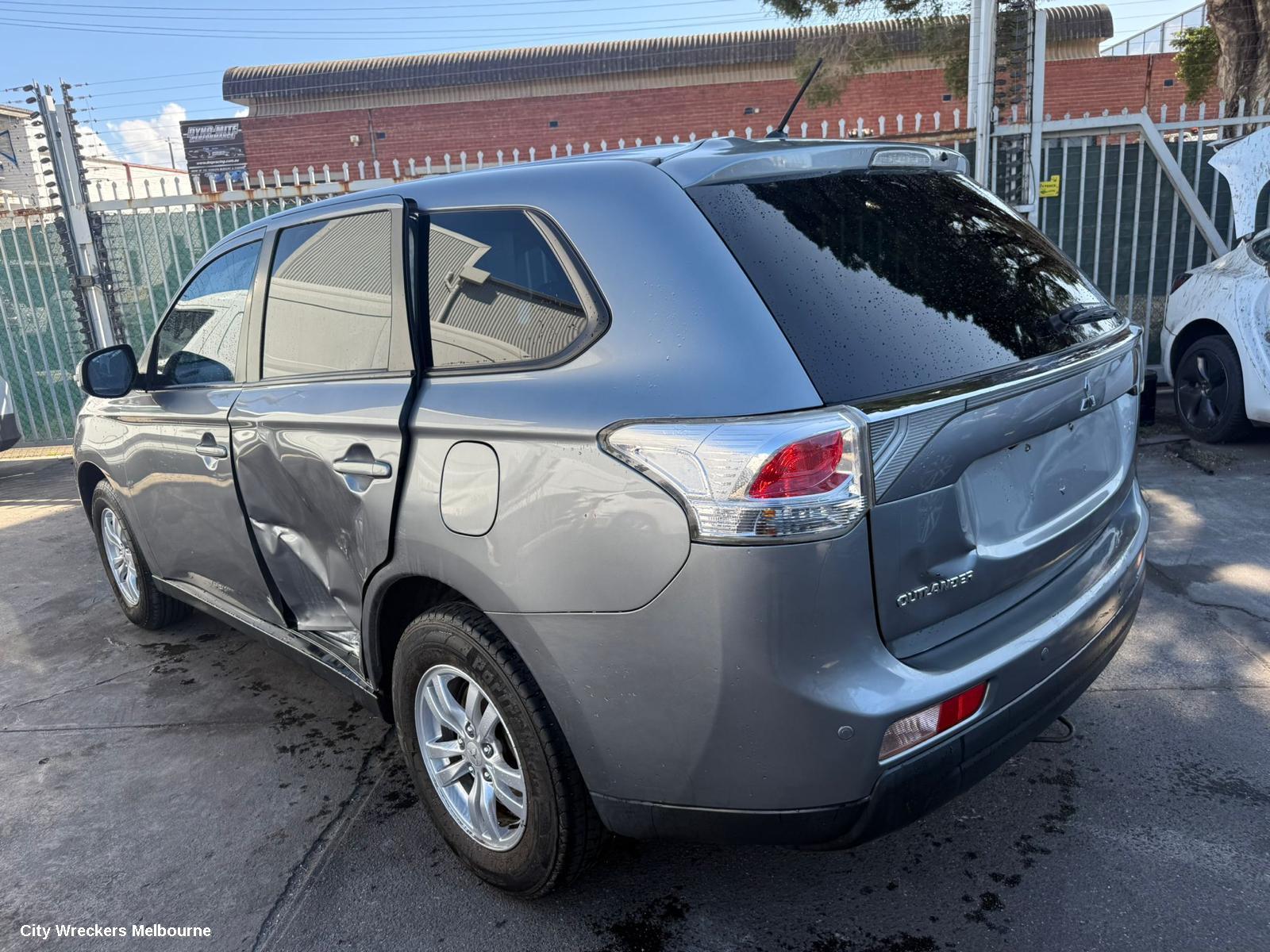 MITSUBISHI OUTLANDER CONSOLE, CONSOLE LID ONLY, ZJ-ZK, 10/2012 - 06/2017
