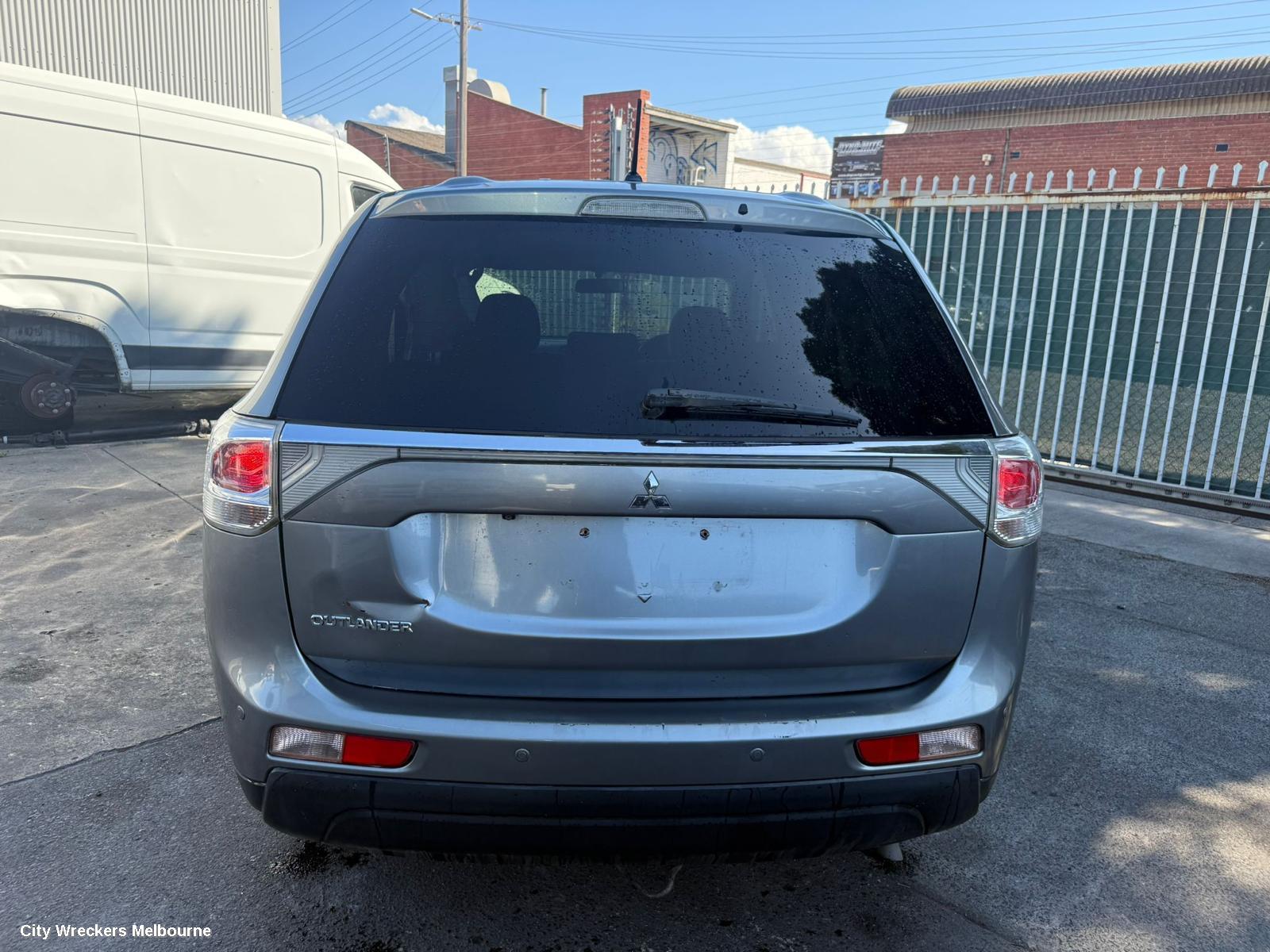 MITSUBISHI OUTLANDER CONSOLE, CONSOLE LID ONLY, ZJ-ZK, 10/2012 - 06/2017