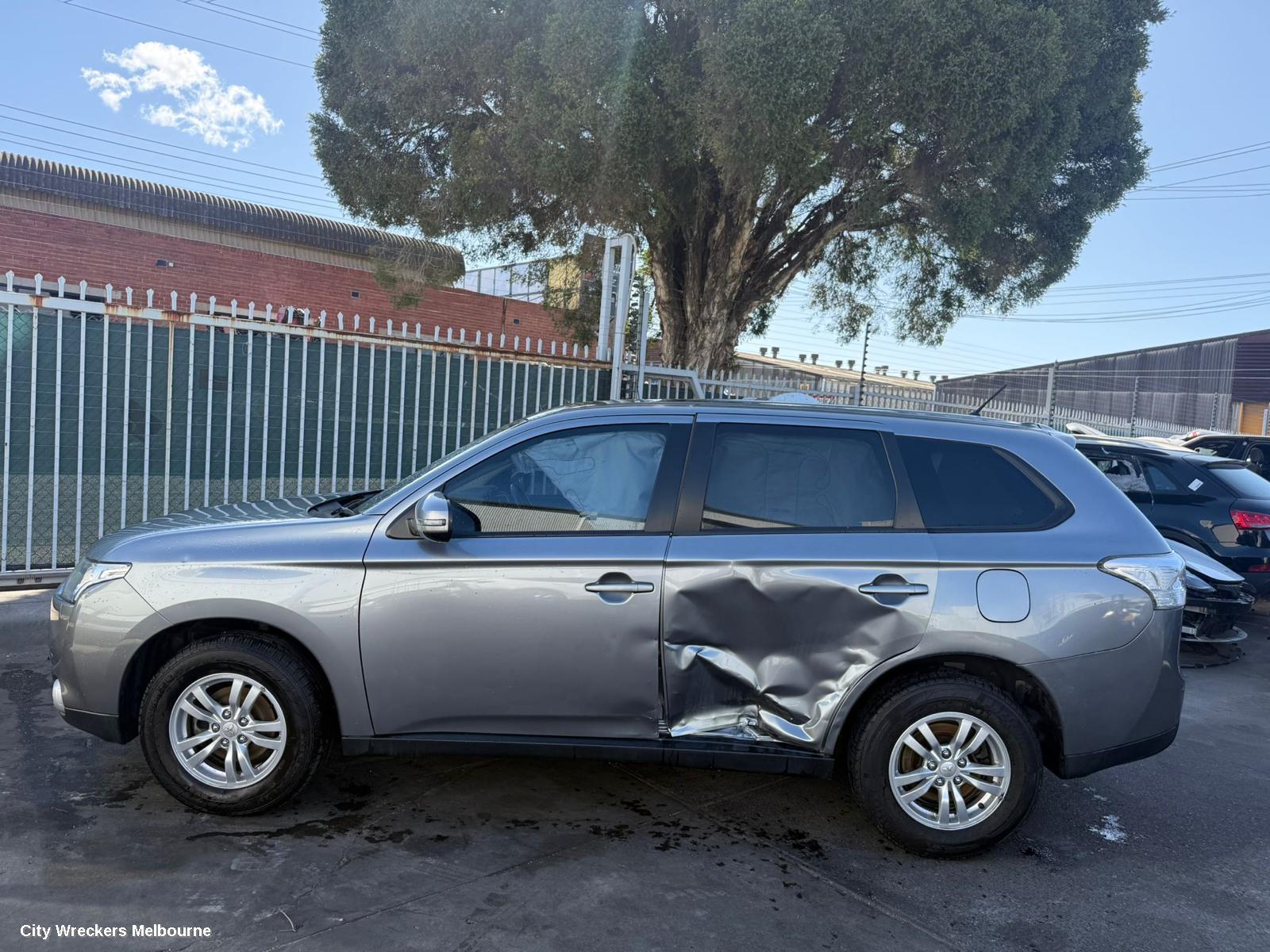 MITSUBISHI OUTLANDER CONSOLE, CONSOLE LID ONLY, ZJ-ZK, 10/2012 - 06/2017