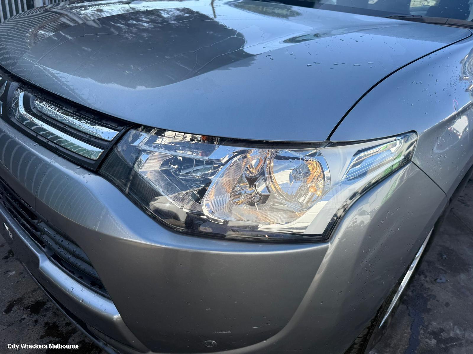 MITSUBISHI OUTLANDER CONSOLE, CONSOLE LID ONLY, ZJ-ZK, 10/2012 - 06/2017