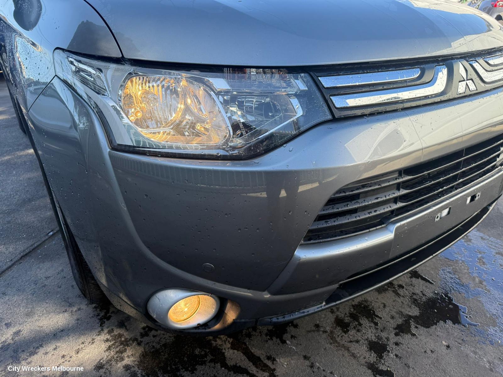 MITSUBISHI OUTLANDER CONSOLE, CONSOLE LID ONLY, ZJ-ZK, 10/2012 - 06/2017