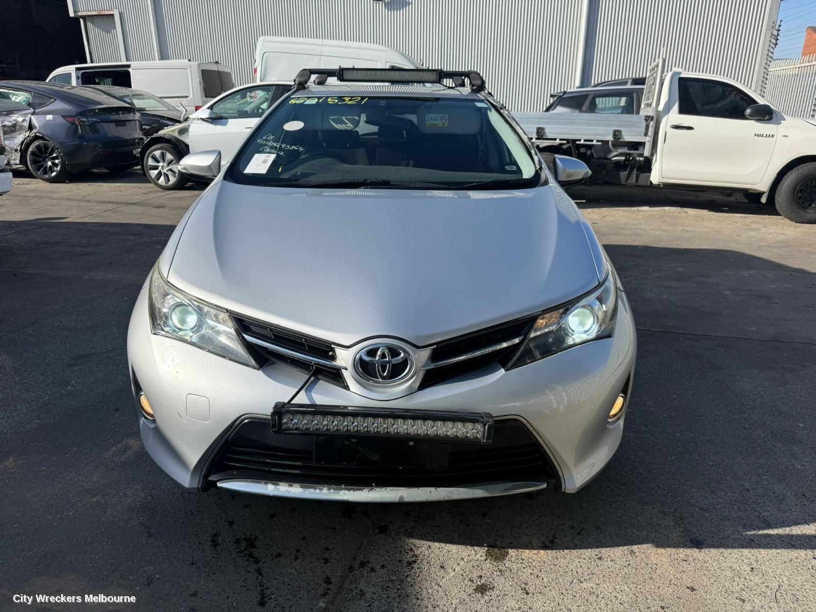 TOYOTA COROLLA RIGHT FRONT WINDOW REG/MOTOR, ZRE182R, HATCH, 08/2012 - 12/2013