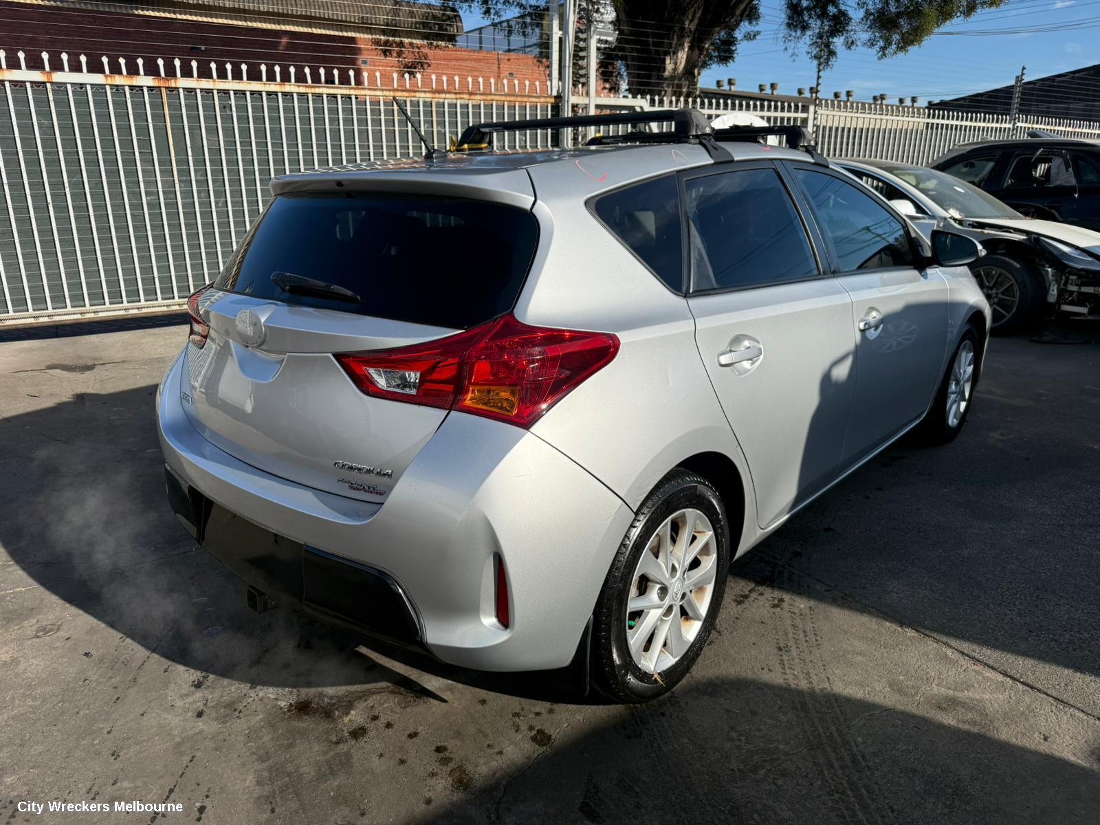 TOYOTA COROLLA RIGHT FRONT WINDOW REG/MOTOR, ZRE182R, HATCH, 08/2012 - 12/2013