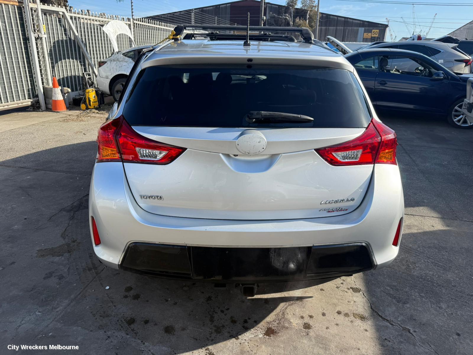 TOYOTA COROLLA RIGHT FRONT WINDOW REG/MOTOR, ZRE182R, HATCH, 08/2012 - 12/2013
