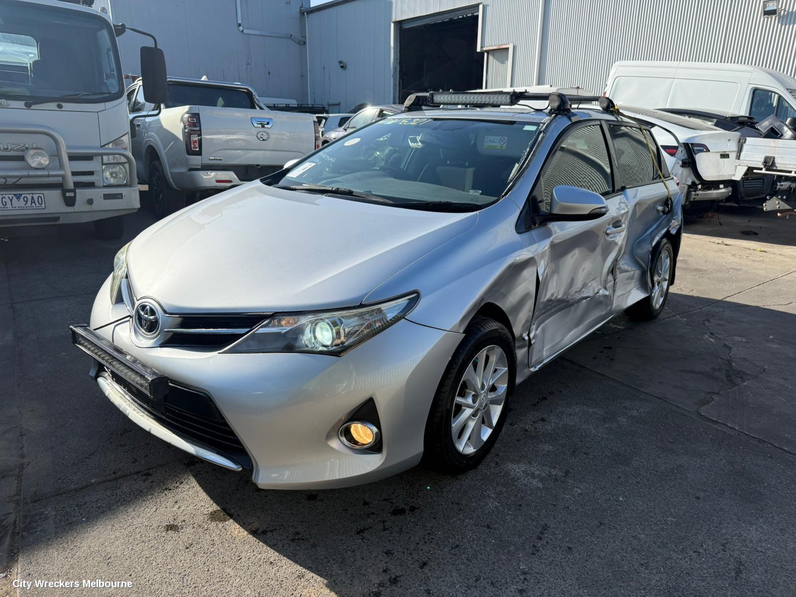 TOYOTA COROLLA RIGHT FRONT WINDOW REG/MOTOR, ZRE182R, HATCH, 08/2012 - 12/2013