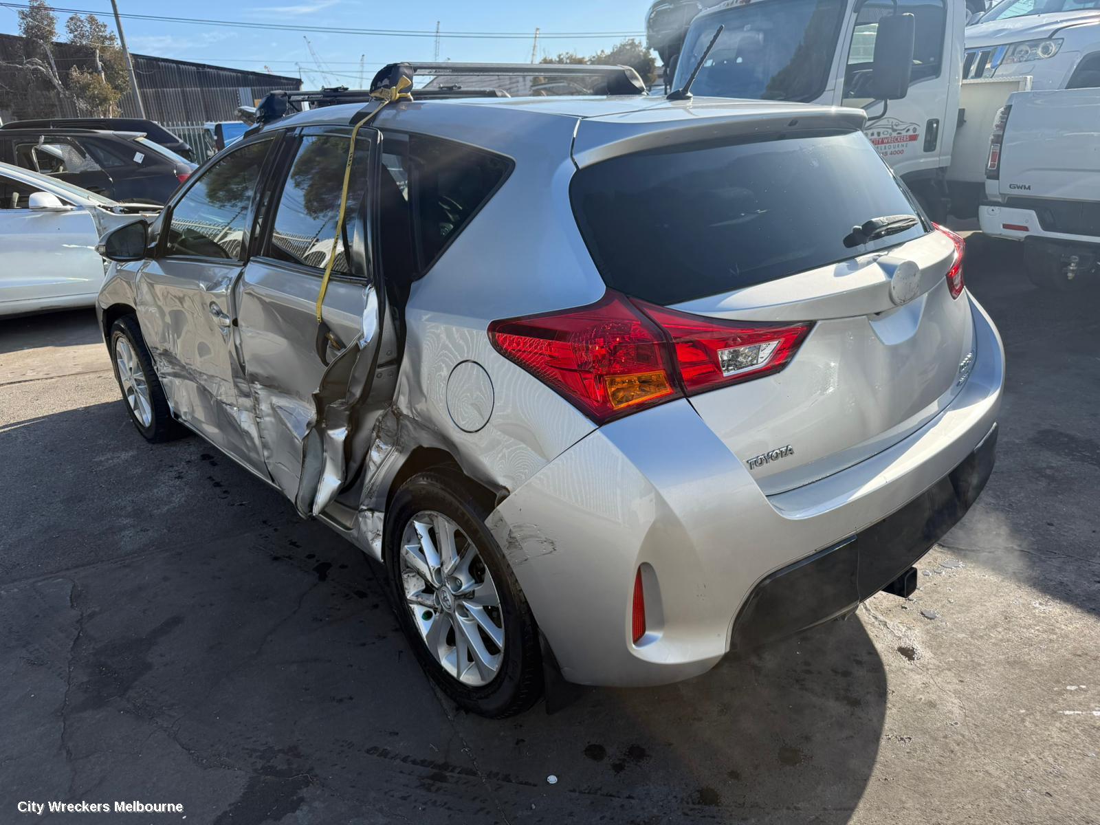 TOYOTA COROLLA RIGHT FRONT WINDOW REG/MOTOR, ZRE182R, HATCH, 08/2012 - 12/2013