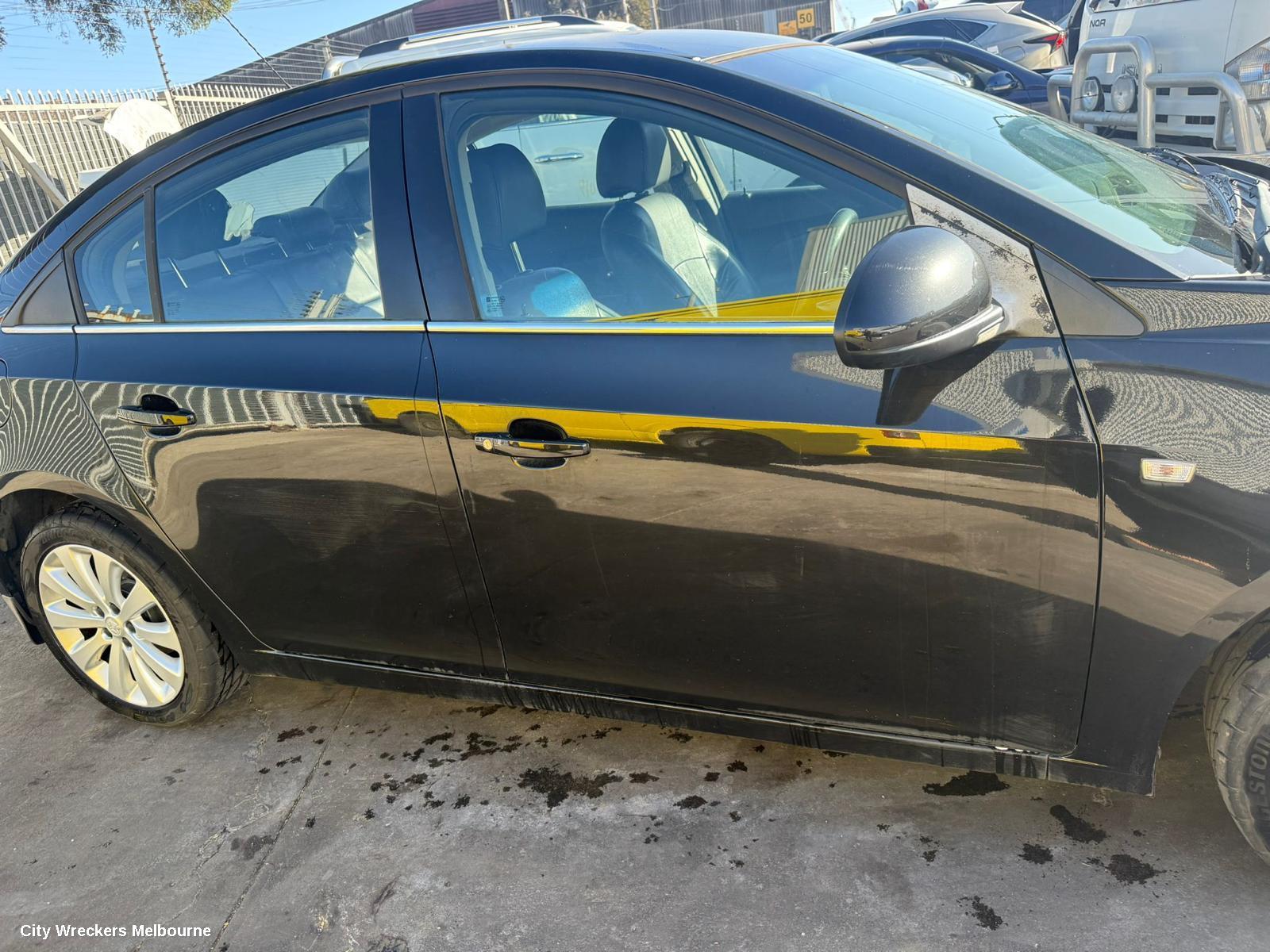 HOLDEN CRUZE RIGHT GUARD, JG-JH, CD/CDX/EQUIPE/Z SERIES, W/ INDICATOR, NON SKIRT TYPE, 03/2009 - 12/2014