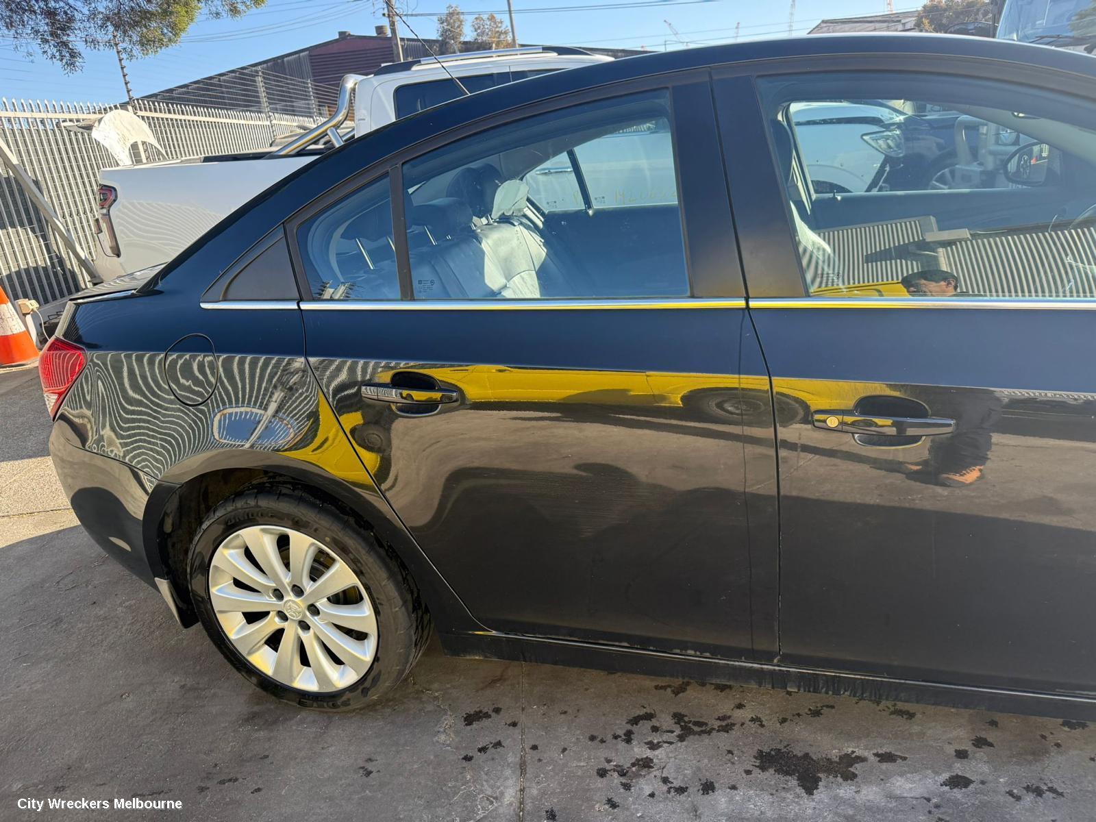 HOLDEN CRUZE RIGHT GUARD, JG-JH, CD/CDX/EQUIPE/Z SERIES, W/ INDICATOR, NON SKIRT TYPE, 03/2009 - 12/2014