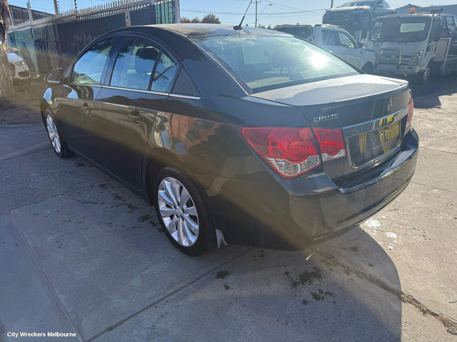 HOLDEN CRUZE RIGHT GUARD, JG-JH, CD/CDX/EQUIPE/Z SERIES, W/ INDICATOR, NON SKIRT TYPE, 03/2009 - 12/2014