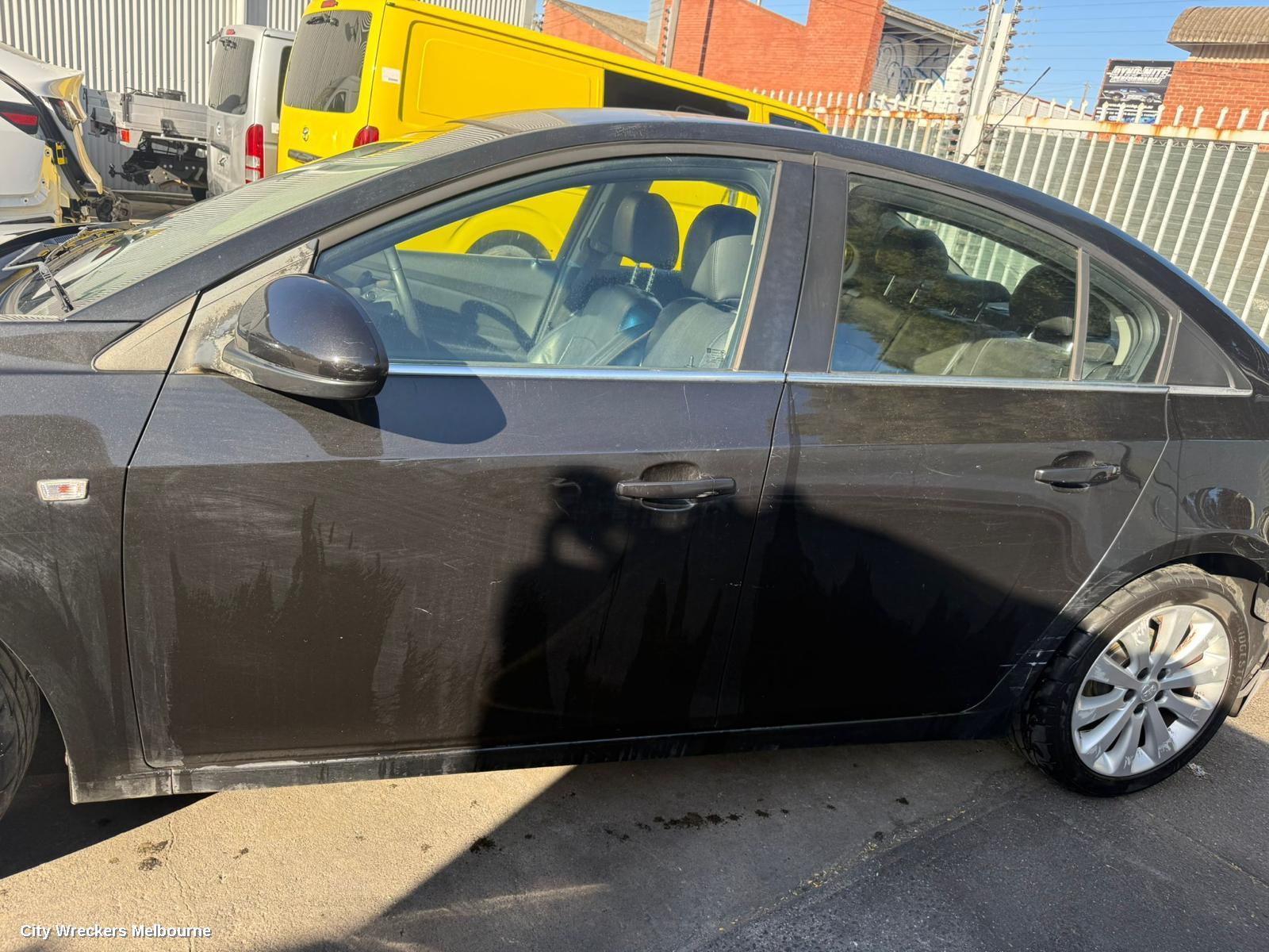 HOLDEN CRUZE RIGHT GUARD, JG-JH, CD/CDX/EQUIPE/Z SERIES, W/ INDICATOR, NON SKIRT TYPE, 03/2009 - 12/2014