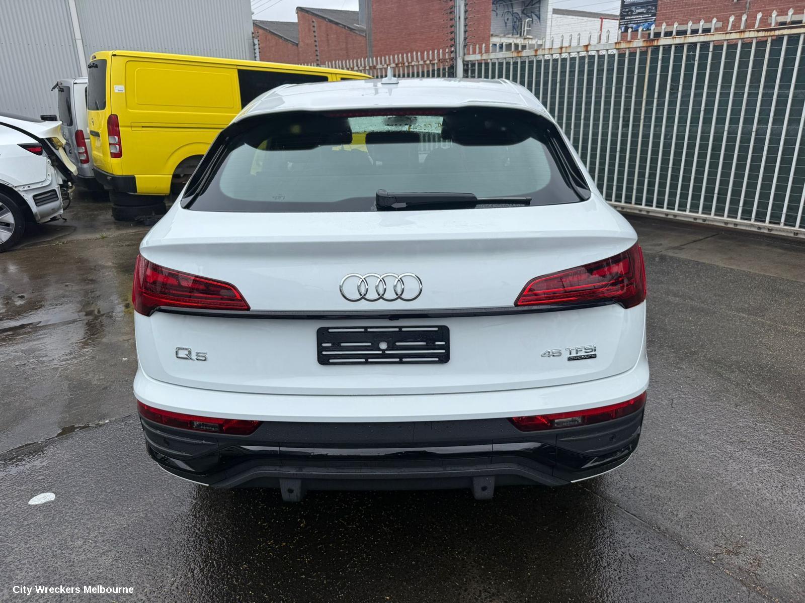 AUDI Q5 LEFT FRONT DOOR WINDOW, FY, GREEN TINT TYPE, 02/2017 - 02/2025