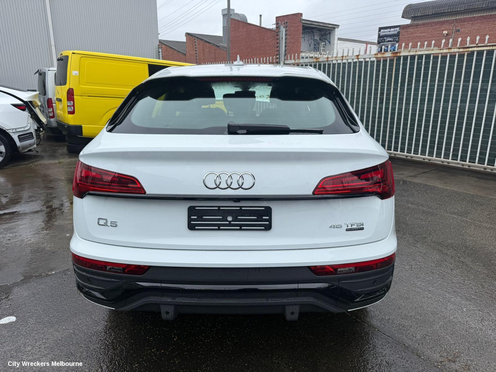 AUDI Q5 LEFT FRONT DOOR WINDOW, FY, GREEN TINT TYPE, 02/2017 - 02/2025
