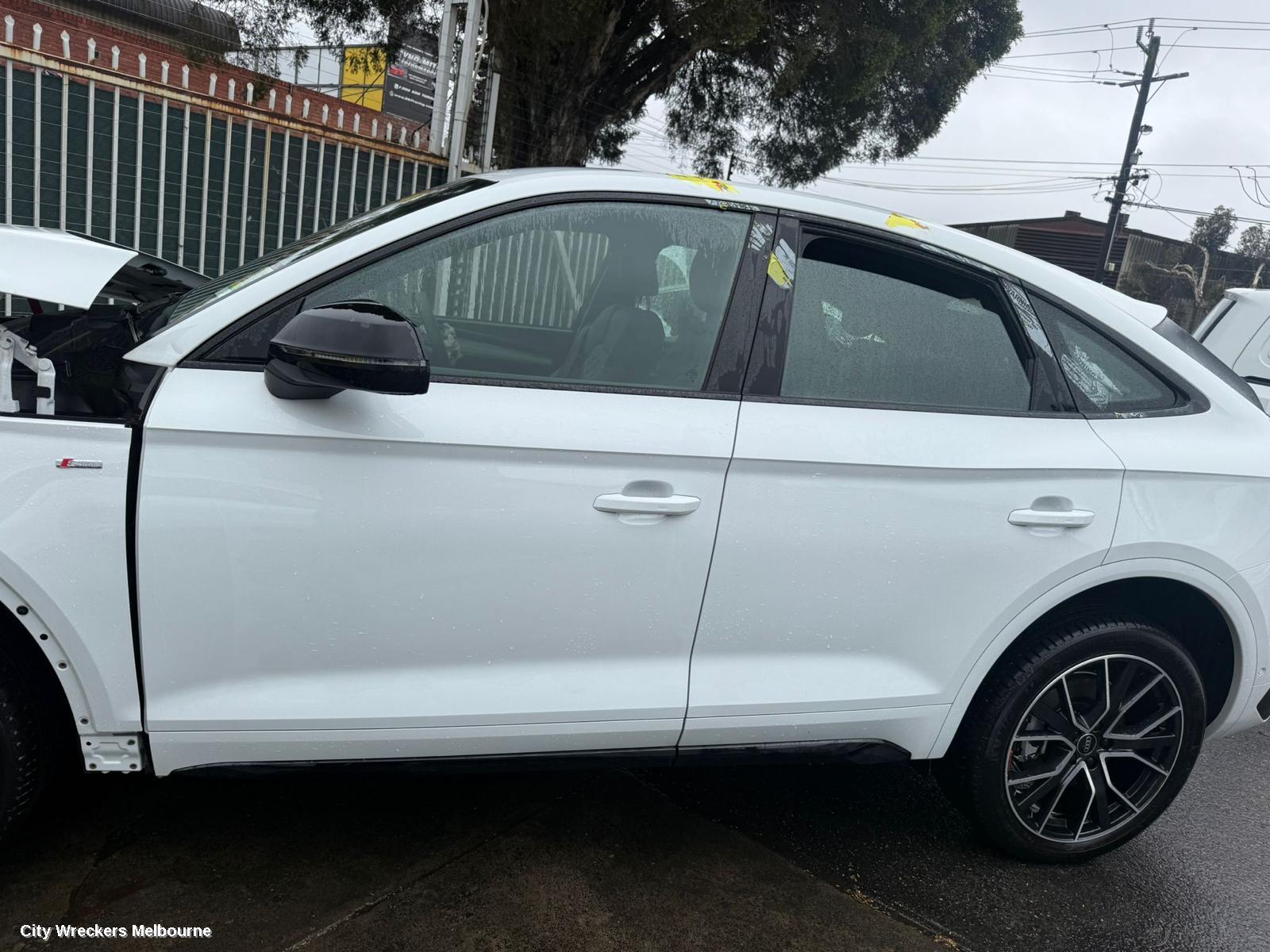 AUDI Q5 LEFT FRONT DOOR WINDOW, FY, GREEN TINT TYPE, 02/2017 - 02/2025
