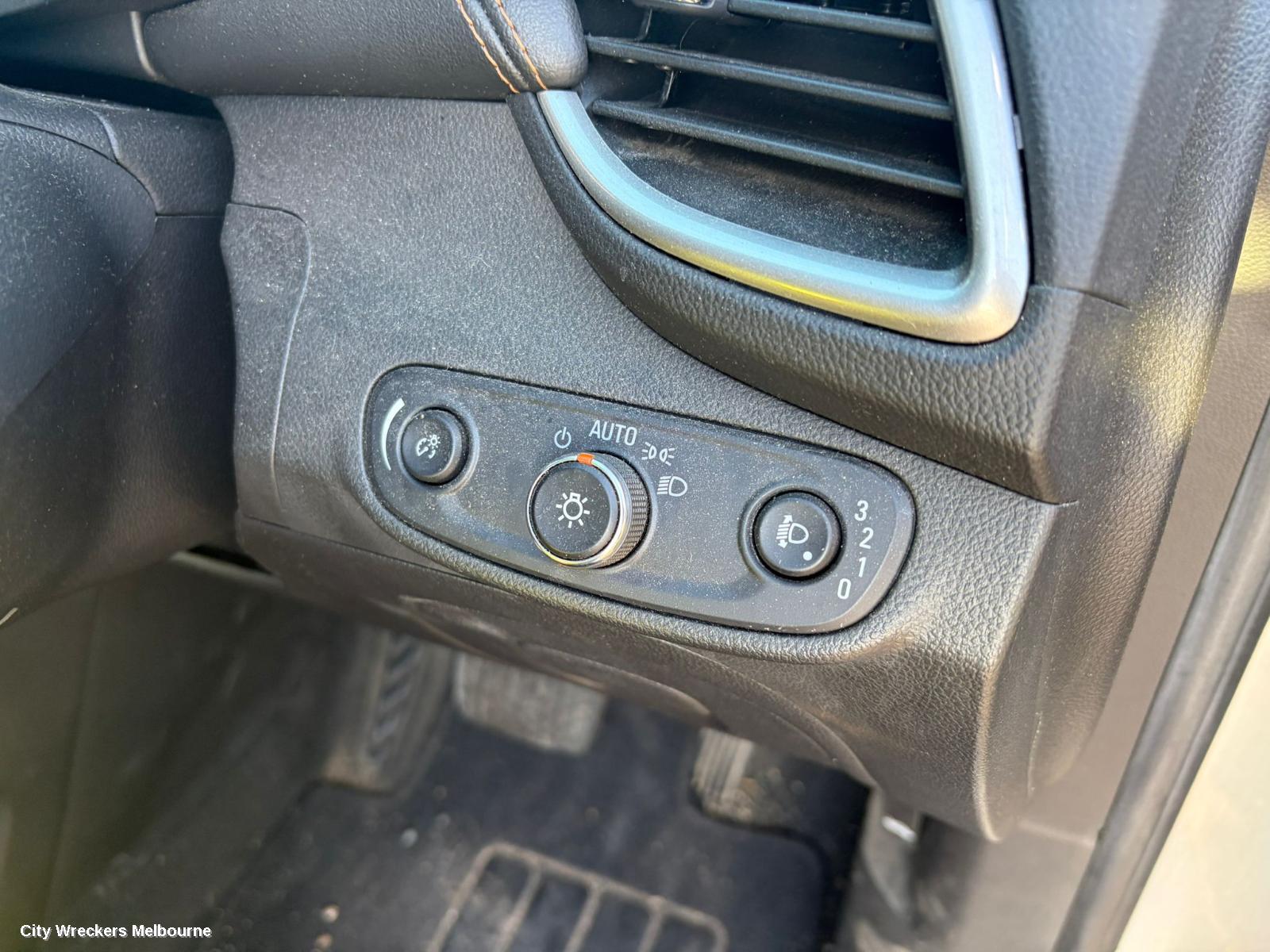 HOLDEN TRAX SIDE STEP/SKIRT, TJ, SIDE SKIRT, RH SIDE, 08/2013 - 12/2020