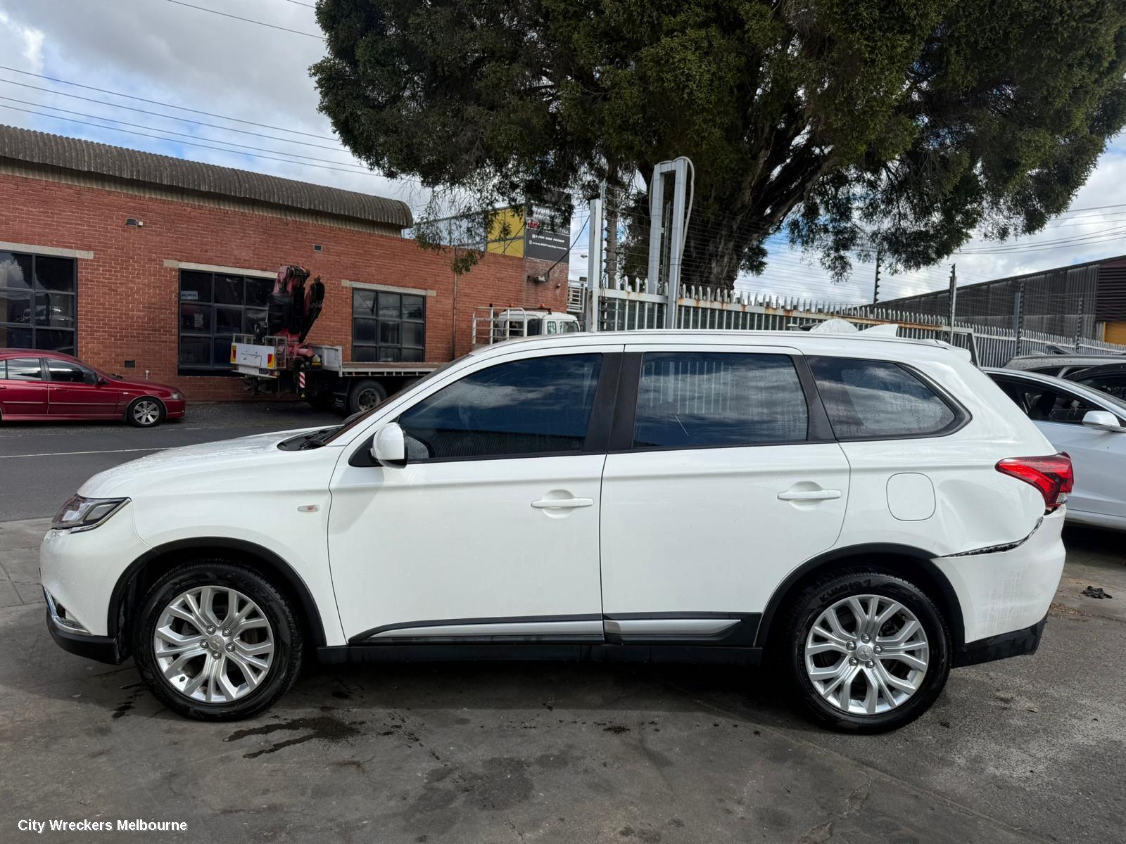MITSUBISHI OUTLANDER RIGHT DOOR MIRROR, ZK-ZL, NON FLASHER, MANUAL FOLD, NON CAMERA TYPE, 07/2015 - 07/2021