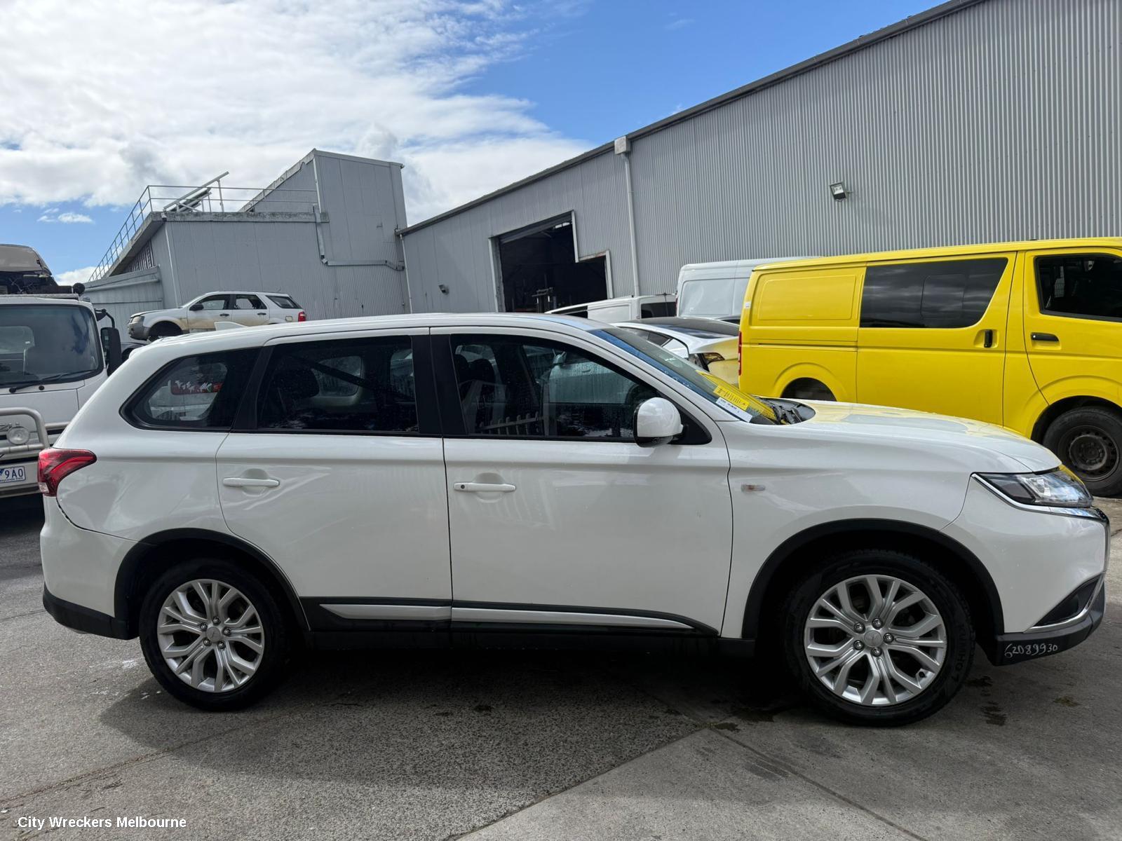 MITSUBISHI OUTLANDER RIGHT DOOR MIRROR, ZK-ZL, NON FLASHER, MANUAL FOLD, NON CAMERA TYPE, 07/2015 - 07/2021