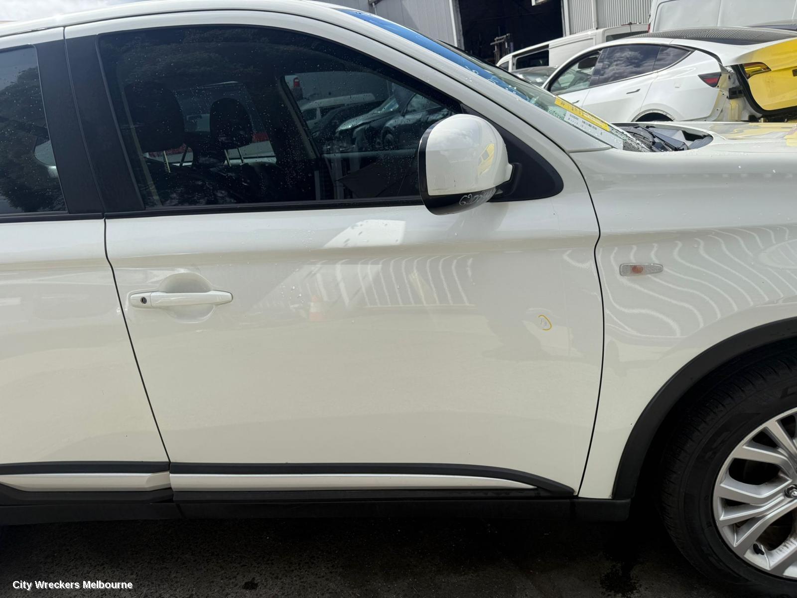 MITSUBISHI OUTLANDER RIGHT DOOR MIRROR, ZK-ZL, NON FLASHER, MANUAL FOLD, NON CAMERA TYPE, 07/2015 - 07/2021