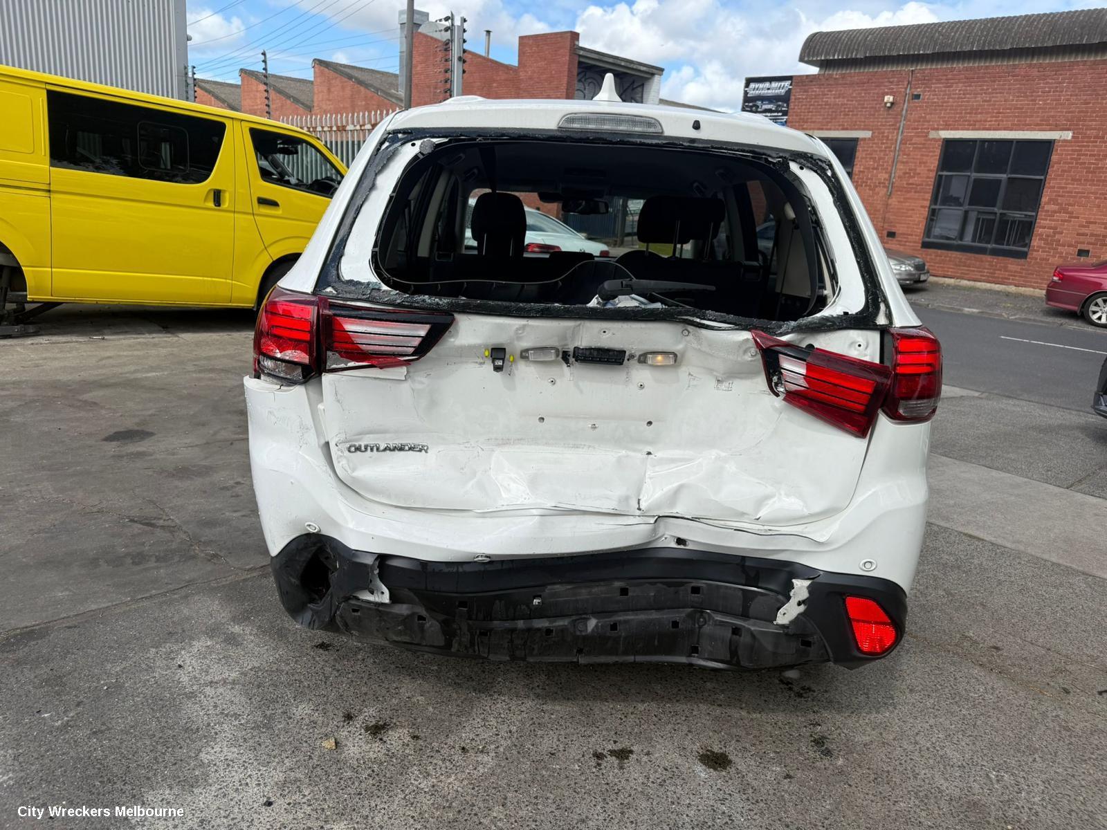 MITSUBISHI OUTLANDER RIGHT DOOR MIRROR, ZK-ZL, NON FLASHER, MANUAL FOLD, NON CAMERA TYPE, 07/2015 - 07/2021