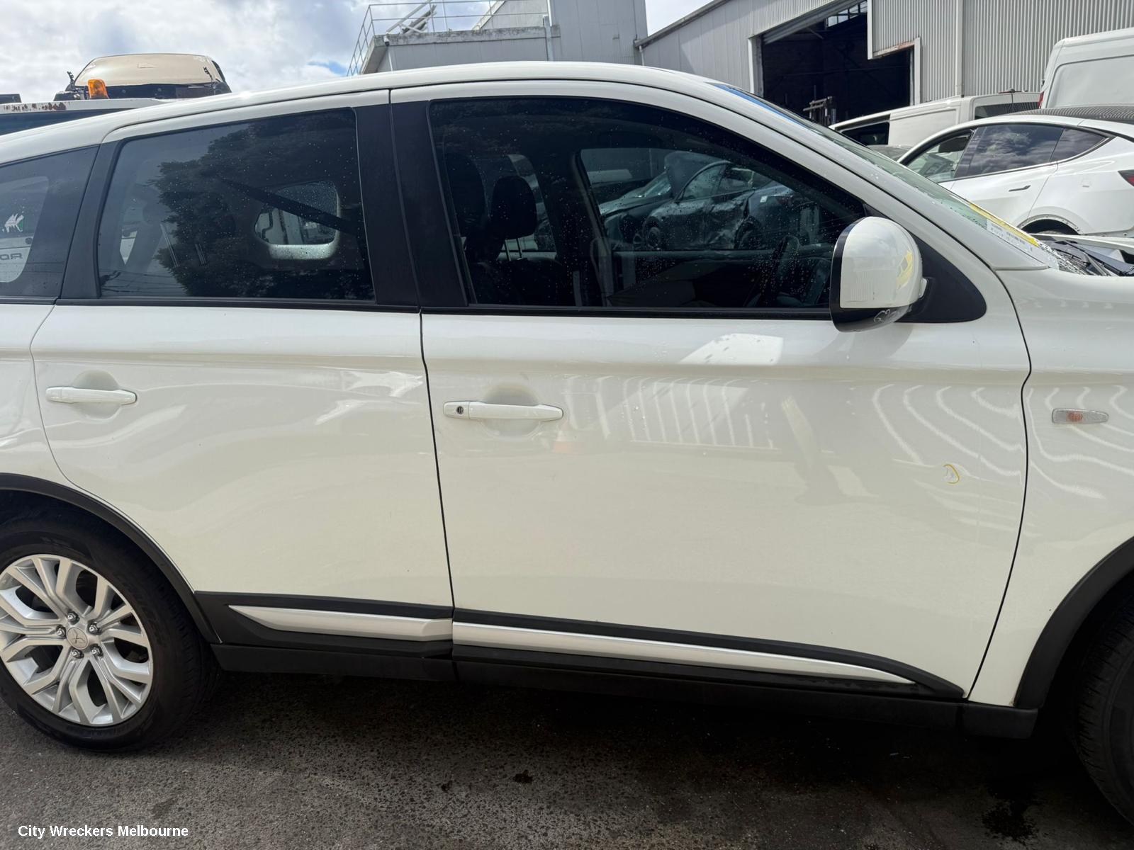 MITSUBISHI OUTLANDER RIGHT DOOR MIRROR, ZK-ZL, NON FLASHER, MANUAL FOLD, NON CAMERA TYPE, 07/2015 - 07/2021