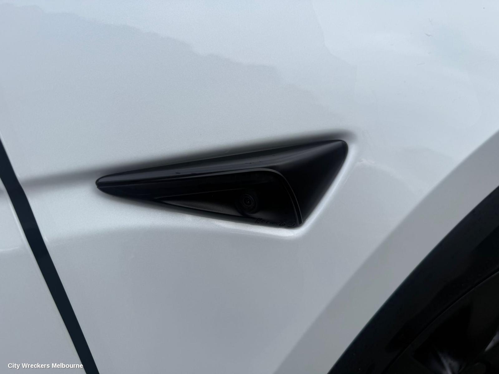 TESLA MODEL Y CONSOLE, 1ST GEN, 03/2022 ONWARDS