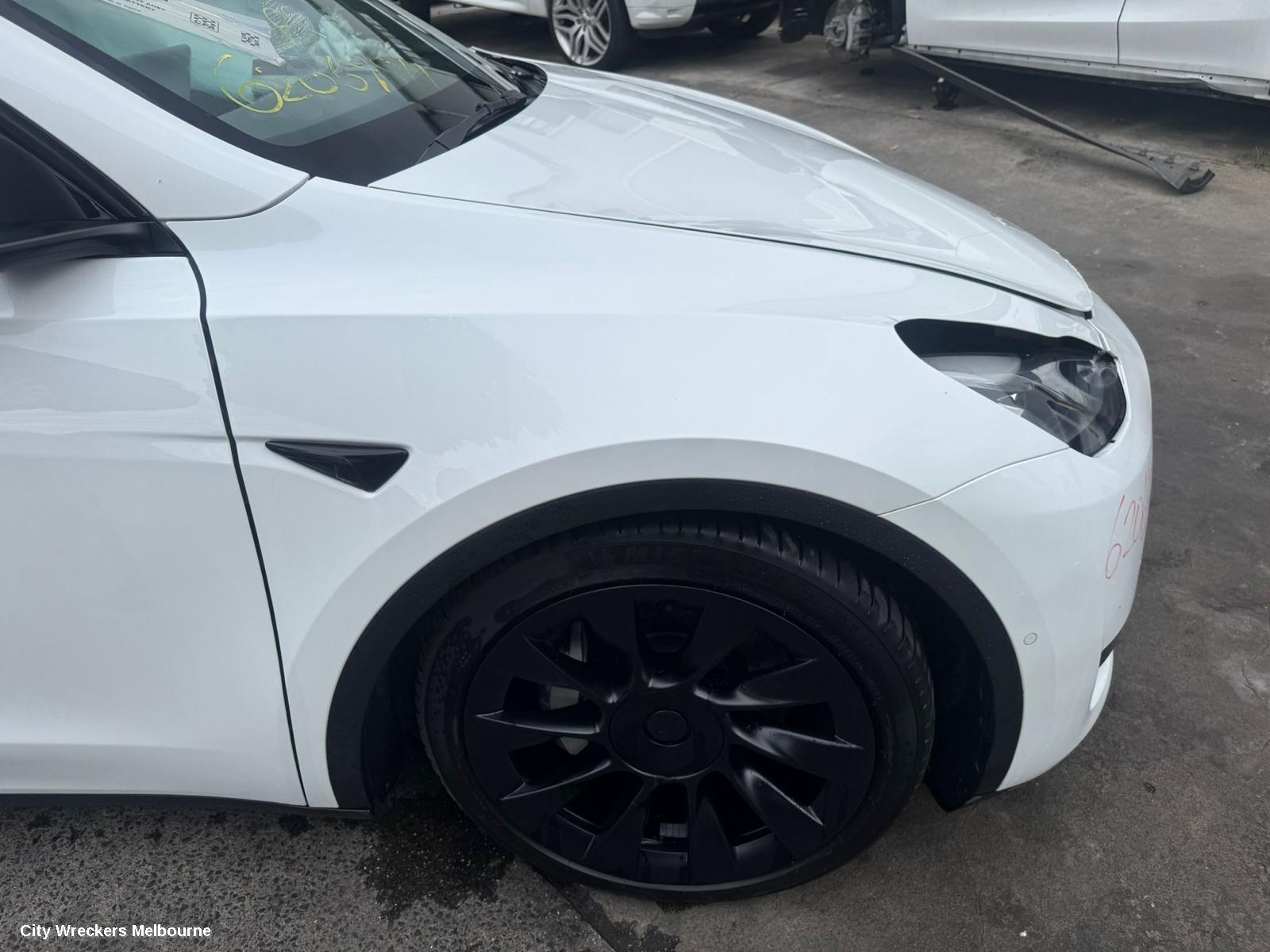 TESLA MODEL Y CONSOLE, 1ST GEN, 03/2022 ONWARDS