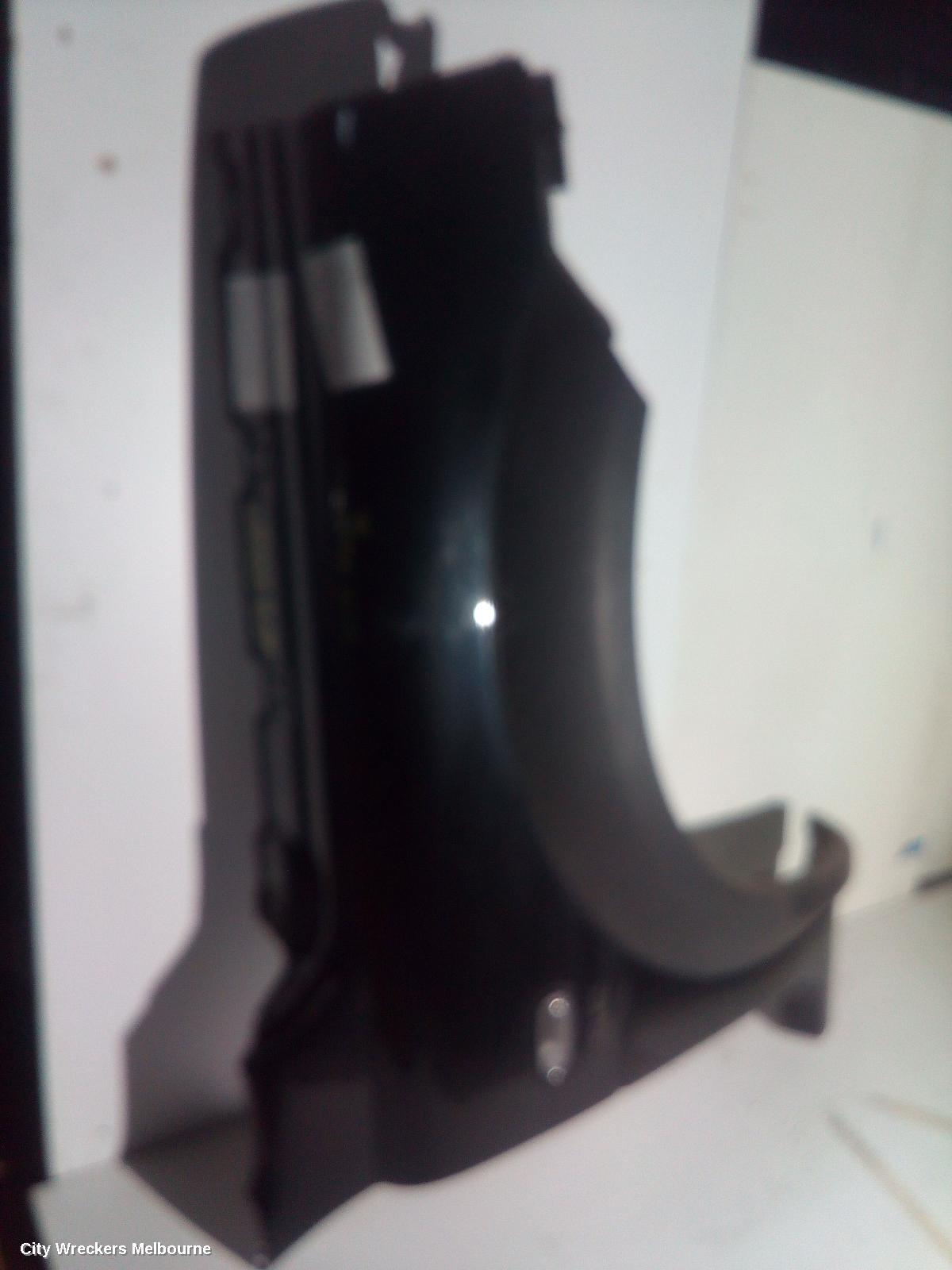 LAND ROVER FREELANDER RIGHT GUARD, 02/2004 - 06/2007