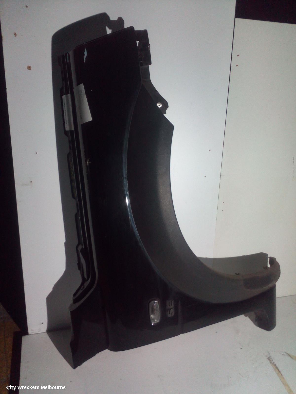 LAND ROVER FREELANDER RIGHT GUARD, 02/2004 - 06/2007
