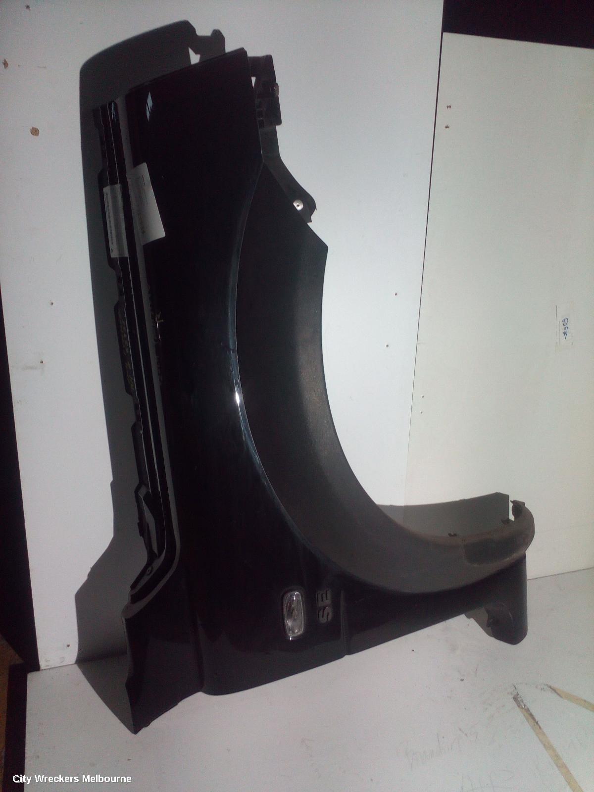 LAND ROVER FREELANDER RIGHT GUARD, 02/2004 - 06/2007