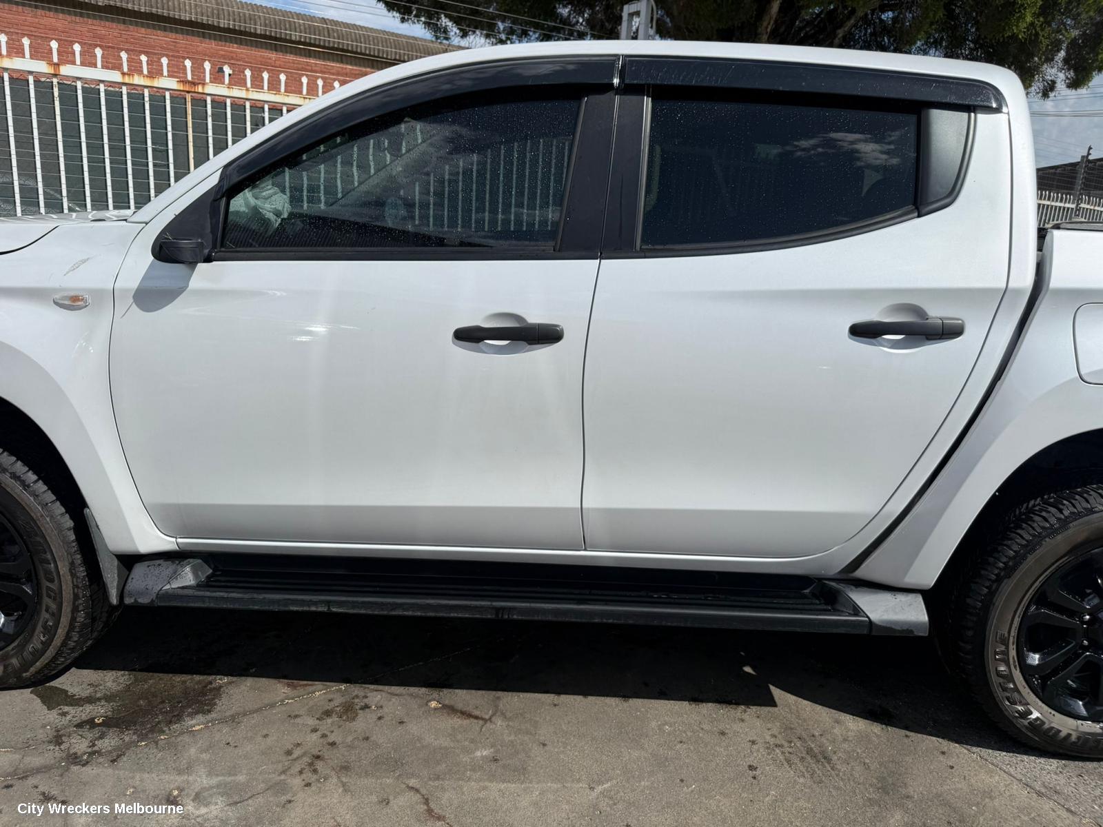 MITSUBISHI TRITON RIGHT GUARD, MR, NON FLARED, W/ REPEATER LAMP TYPE, 11/2018 - 10/2023