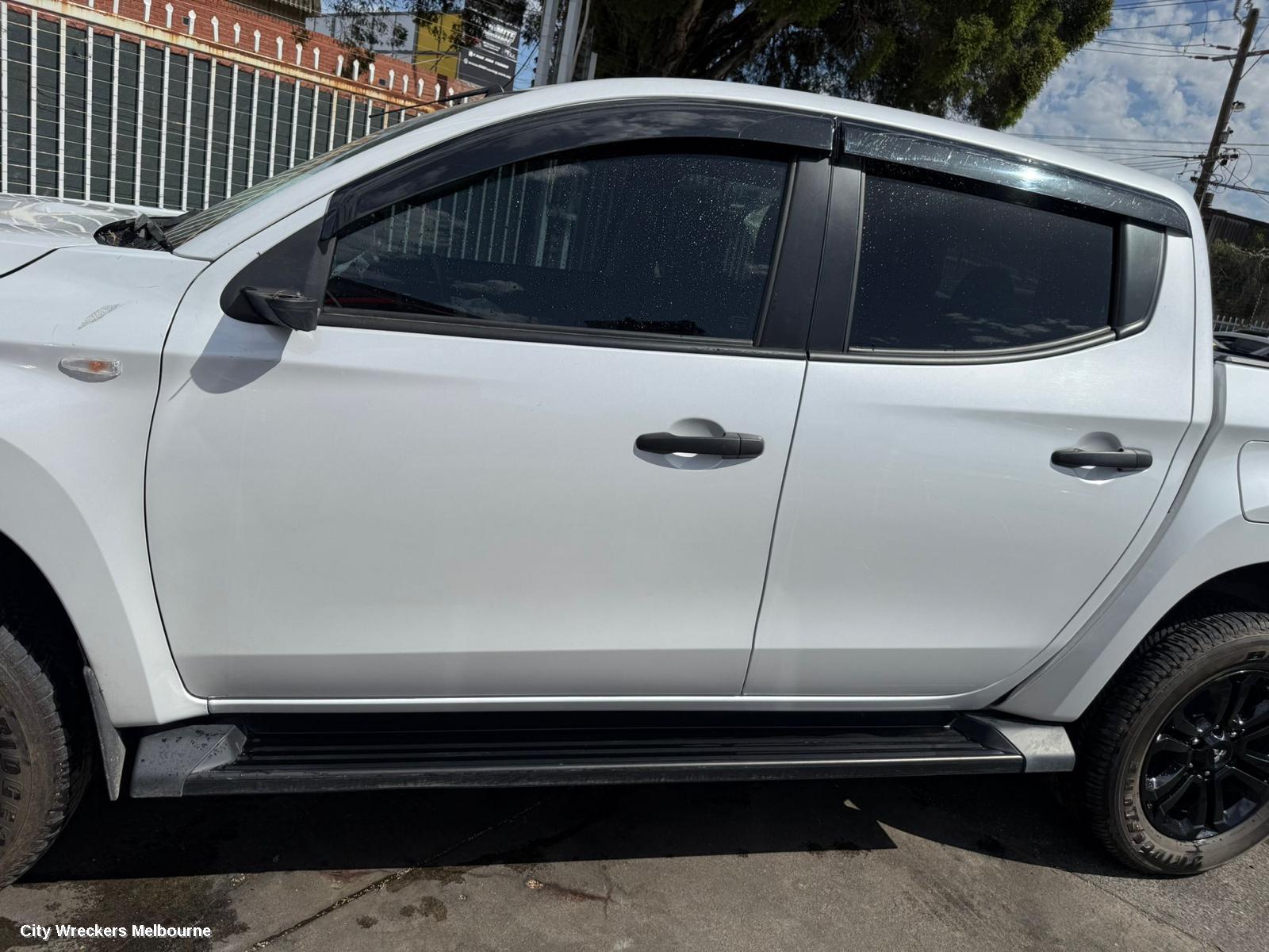 MITSUBISHI TRITON RIGHT GUARD, MR, NON FLARED, W/ REPEATER LAMP TYPE, 11/2018 - 10/2023