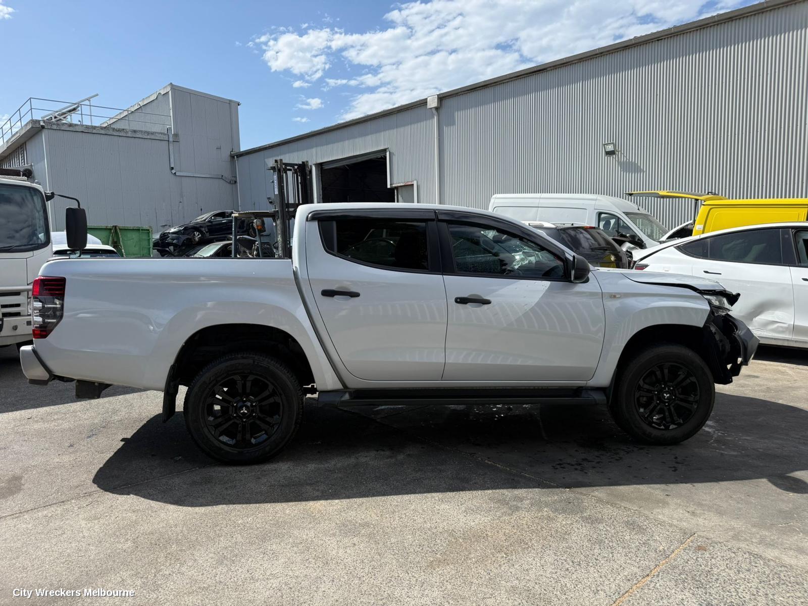MITSUBISHI TRITON RIGHT GUARD, MR, NON FLARED, W/ REPEATER LAMP TYPE, 11/2018 - 10/2023