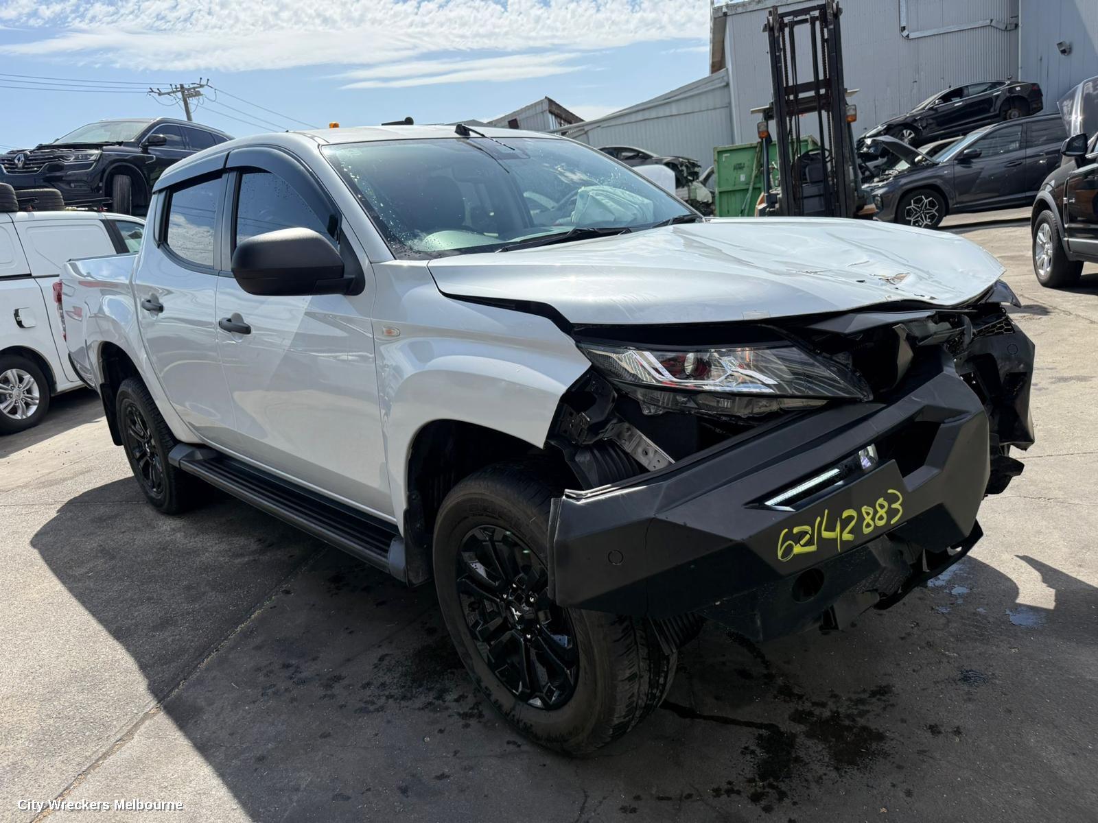 MITSUBISHI TRITON RIGHT GUARD, MR, NON FLARED, W/ REPEATER LAMP TYPE, 11/2018 - 10/2023