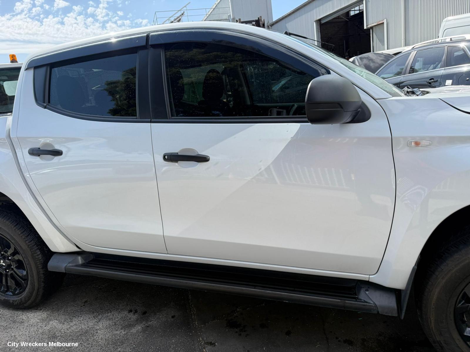 MITSUBISHI TRITON RIGHT GUARD, MR, NON FLARED, W/ REPEATER LAMP TYPE, 11/2018 - 10/2023