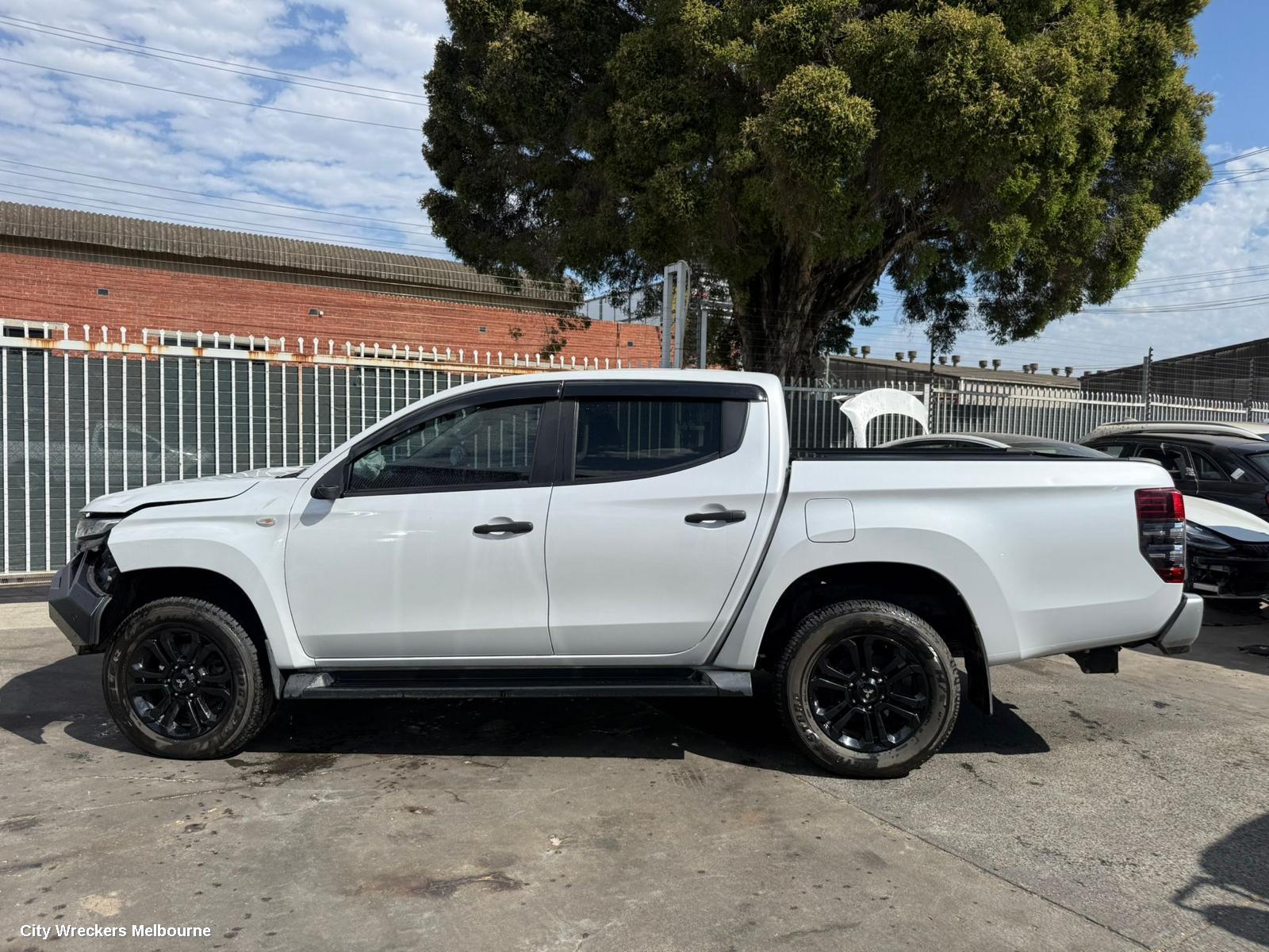 MITSUBISHI TRITON RIGHT GUARD, MR, NON FLARED, W/ REPEATER LAMP TYPE, 11/2018 - 10/2023