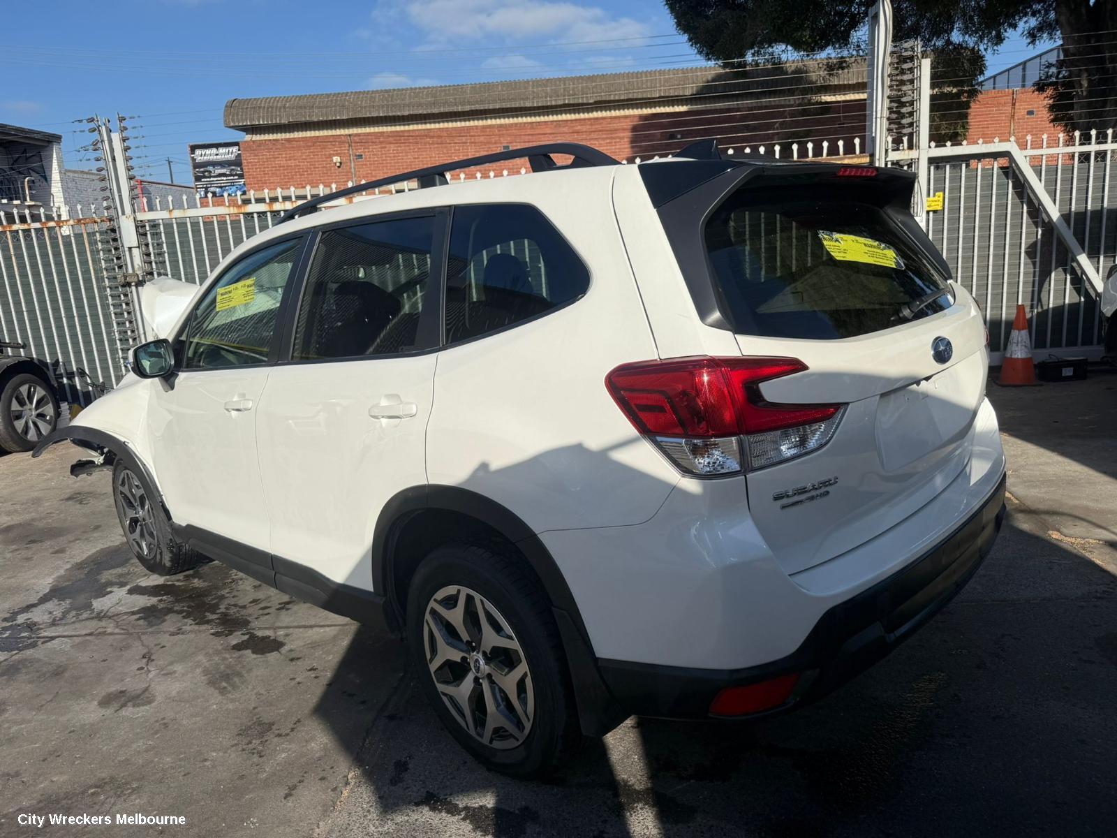 SUBARU FORESTER RIGHT FRONT 1/4 DOOR GLASS, SK, 08/2018 - 11/2024