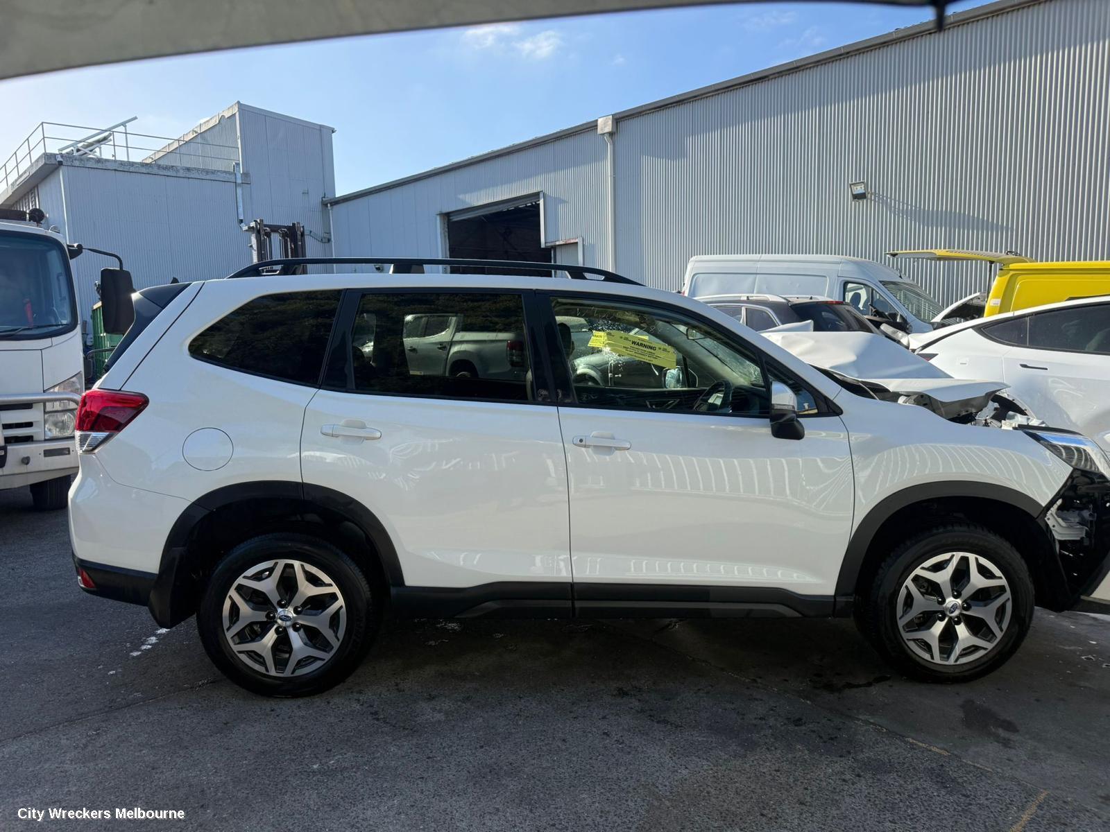 SUBARU FORESTER RIGHT FRONT 1/4 DOOR GLASS, SK, 08/2018 - 11/2024