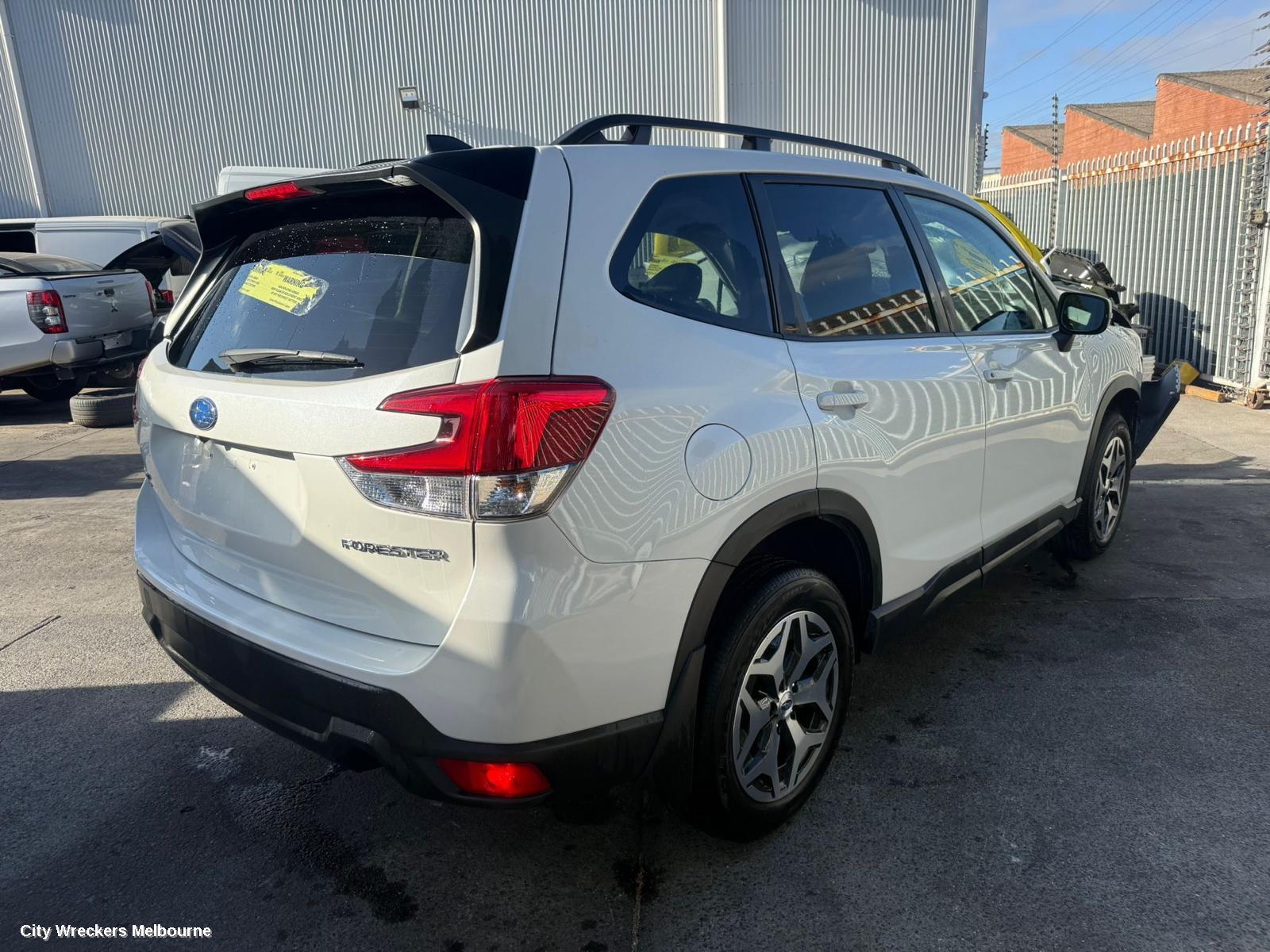 SUBARU FORESTER RIGHT FRONT 1/4 DOOR GLASS, SK, 08/2018 - 11/2024