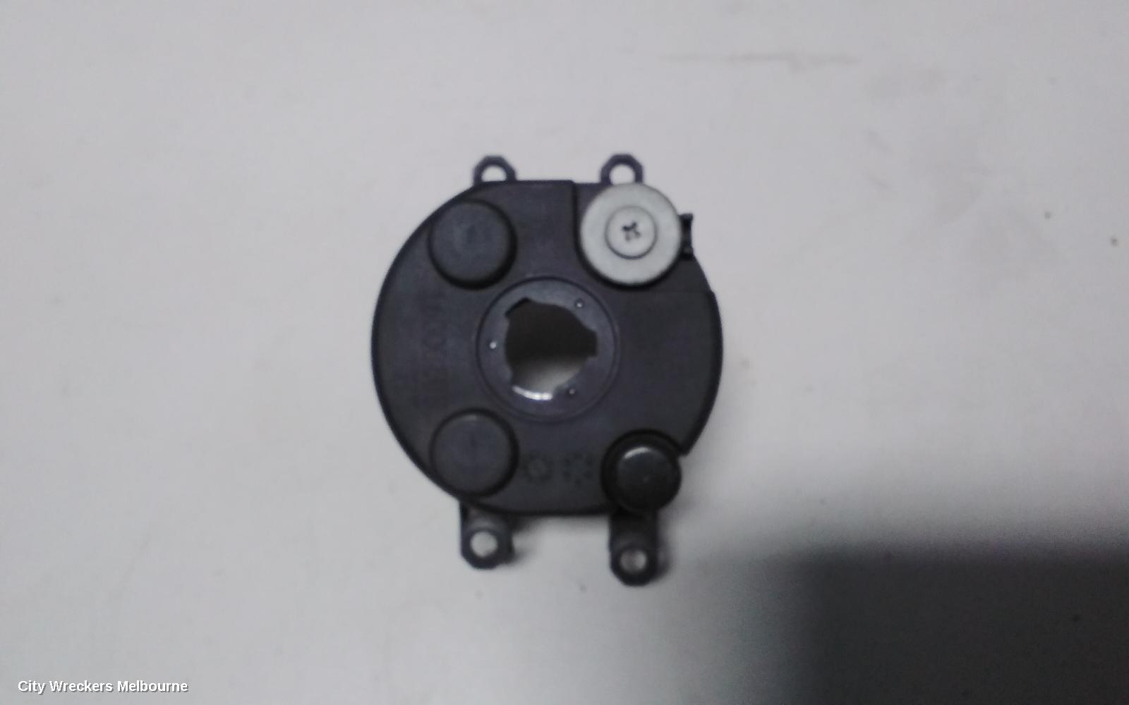 TOYOTA HILUX LEFT INDICATOR/FOG/SIDE, BUMPER FOGLAMP, 03/2005 - 09/2008